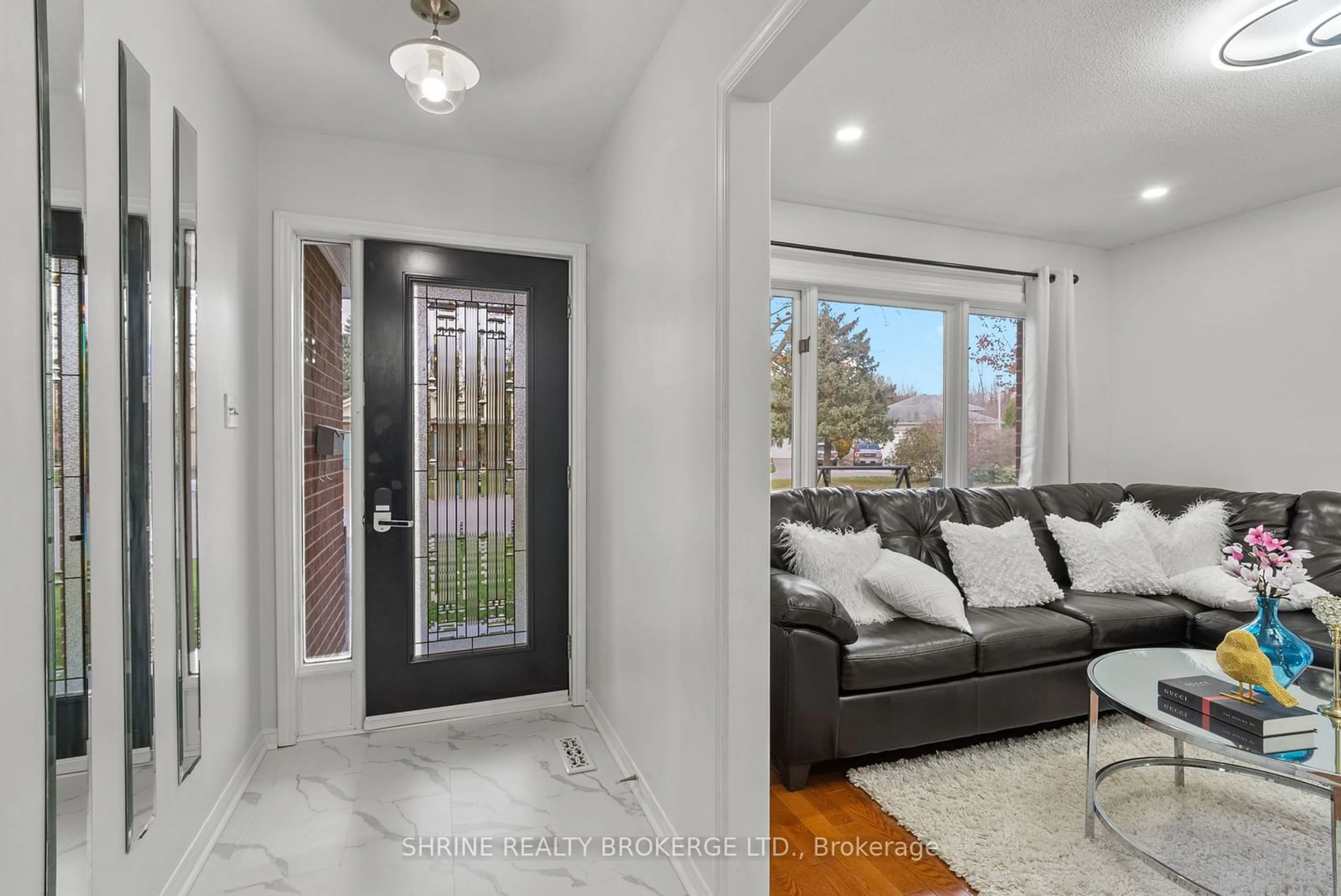 Indoor entryway, wood floors for 220 Killarney Grve, London Ontario N5X 3X6