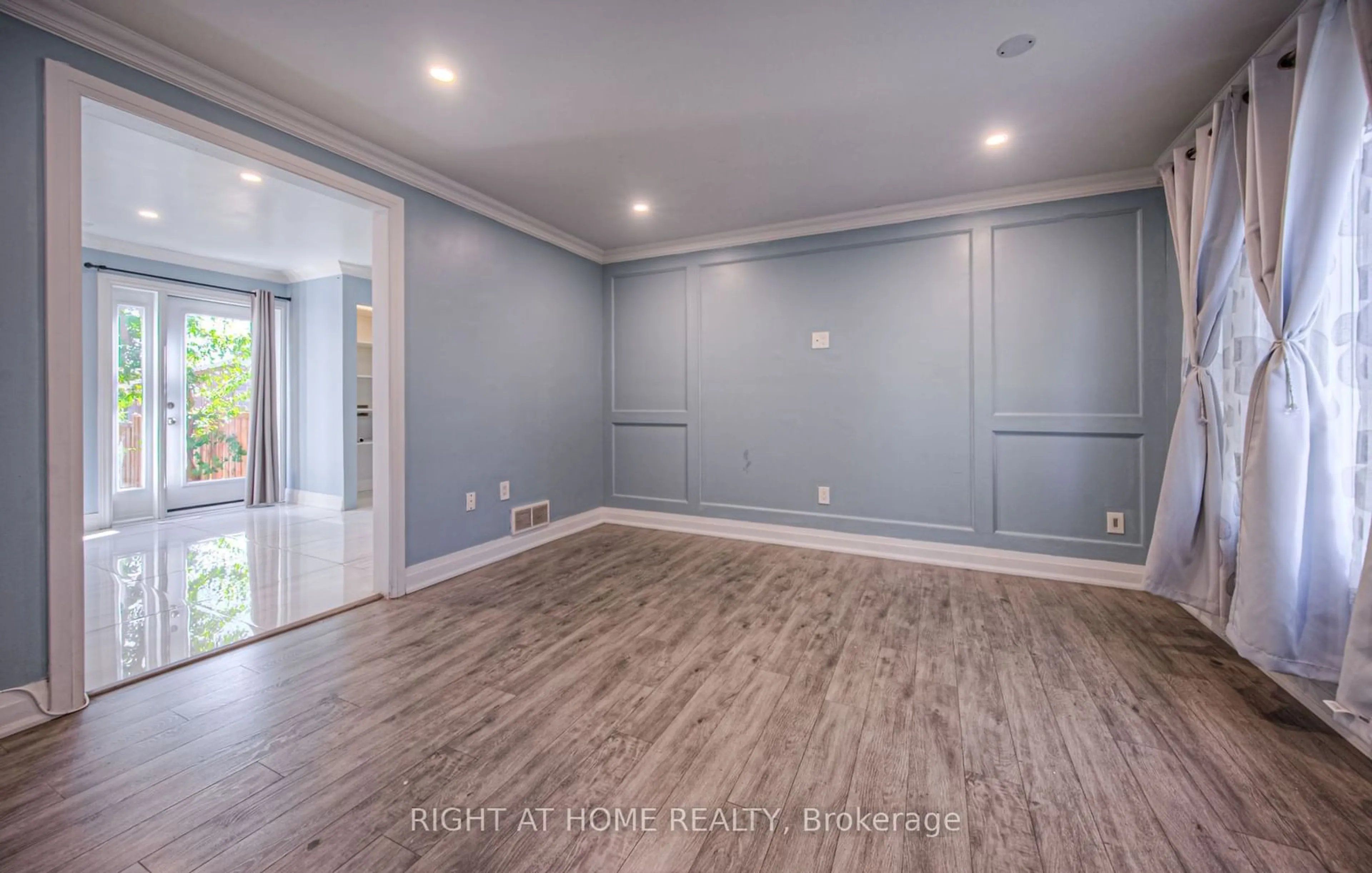 A pic of a room, wood floors for 61 Winter Ave, Cambridge Ontario N1R 5Z7