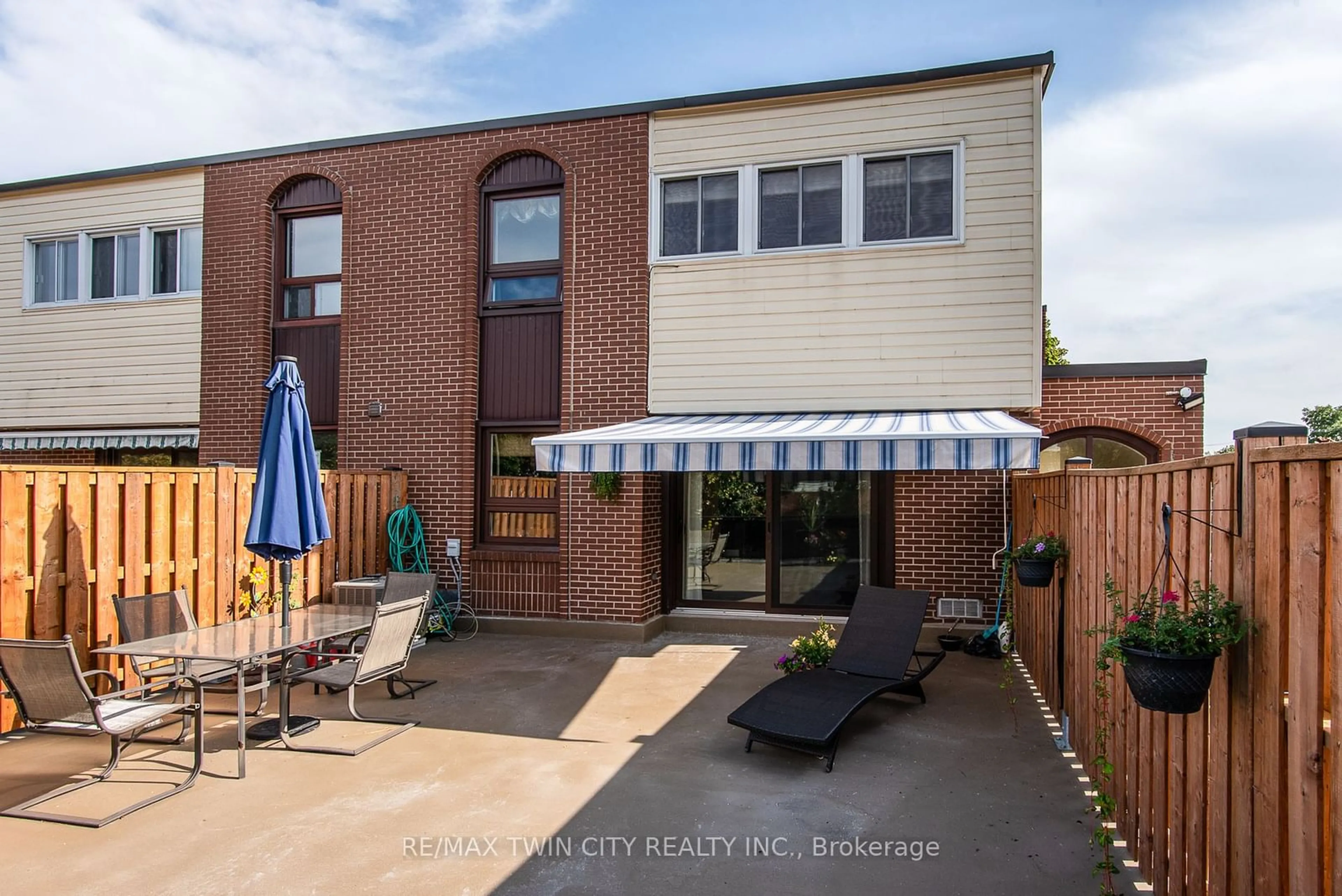 Patio, the front or back of building for 17 Gibson Dr #1, Kitchener Ontario N2B 2P3