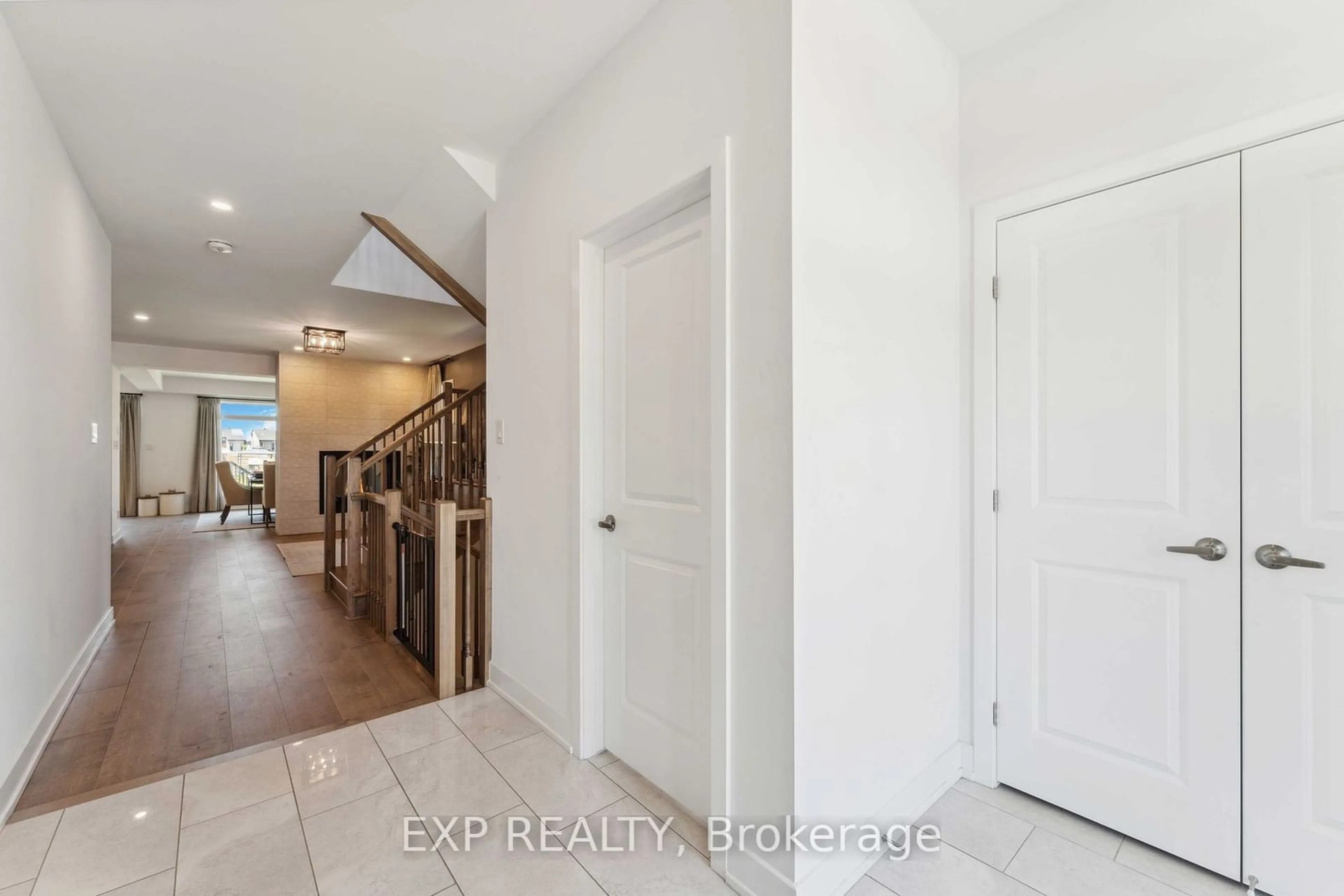 Indoor entryway, wood floors for 46 Andromeda Rd, Blossom Park - Airport and Area Ontario K4M 0K7