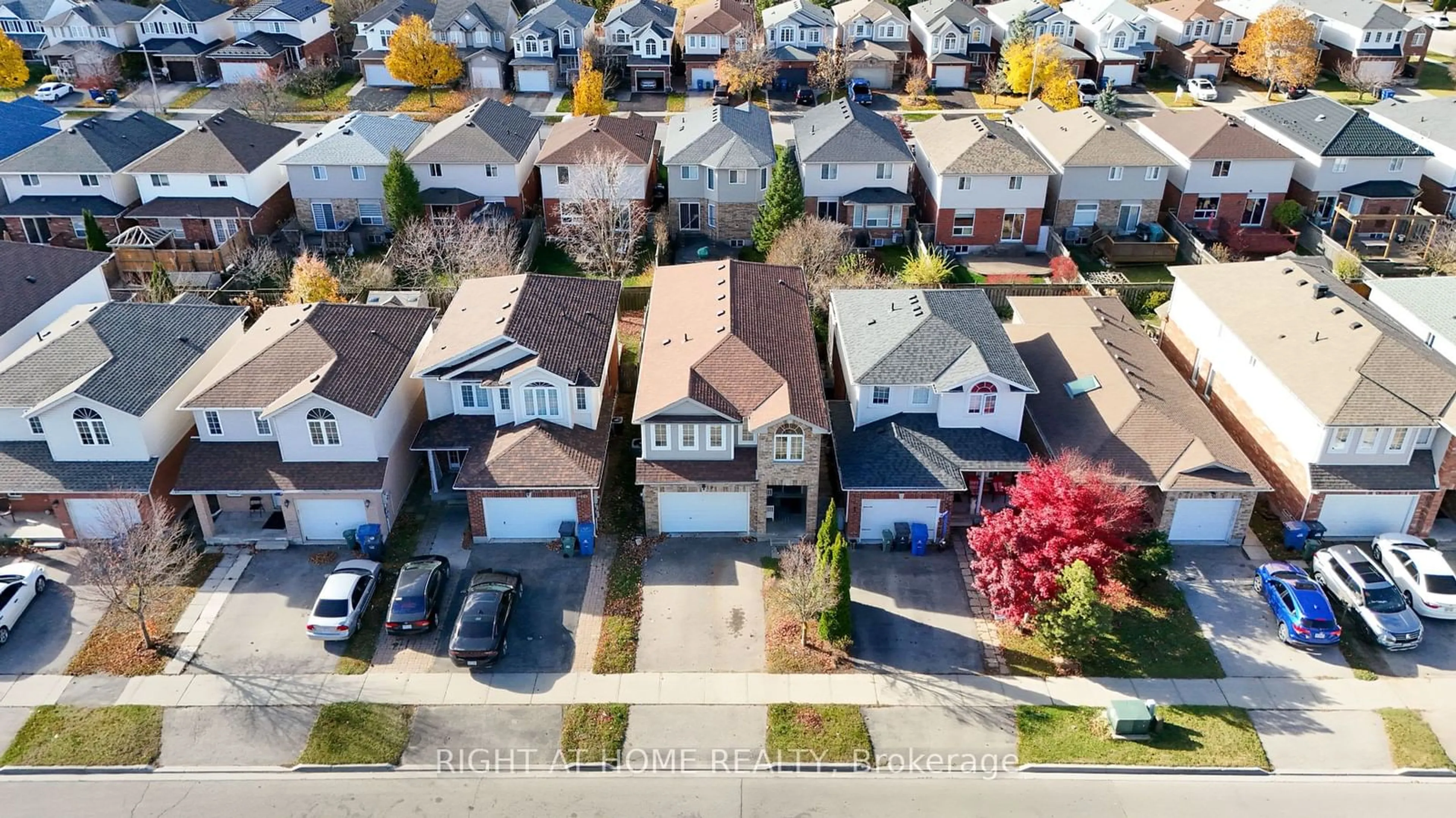 Frontside or backside of a home, the street view for 19 Gosling Gdns, Guelph Ontario N1G 5H5