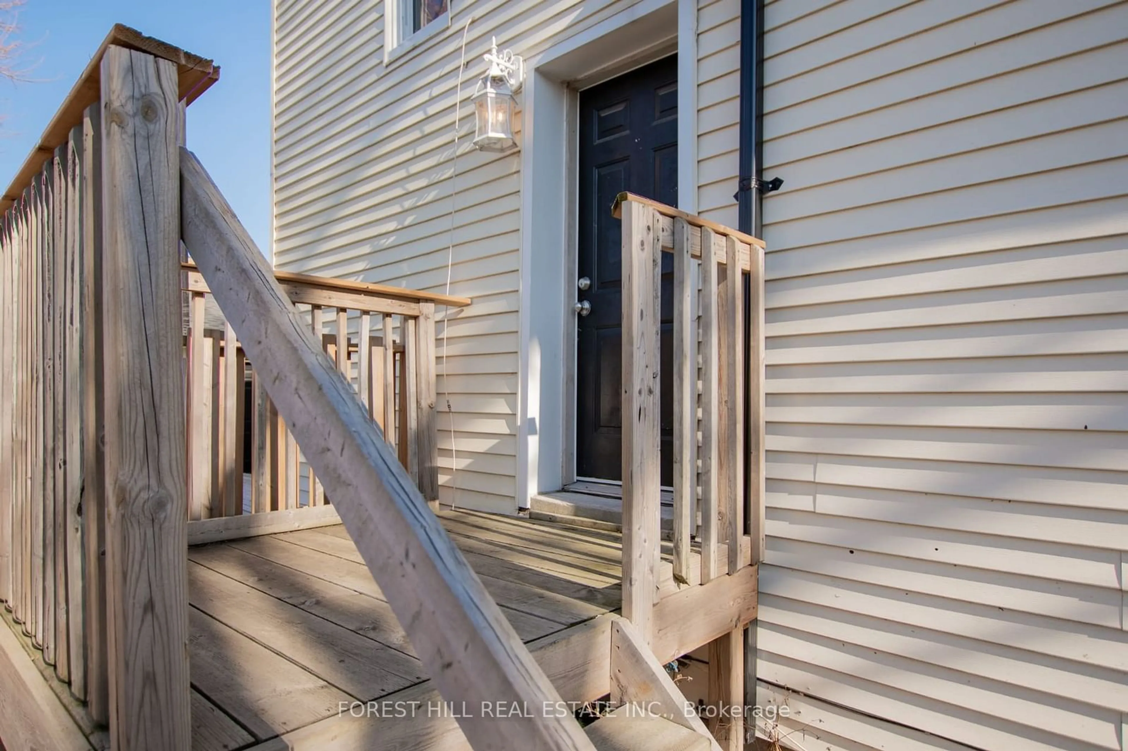 A pic from exterior of the house or condo, cottage for 16 Dexter St, St. Catharines Ontario L2S 2L6