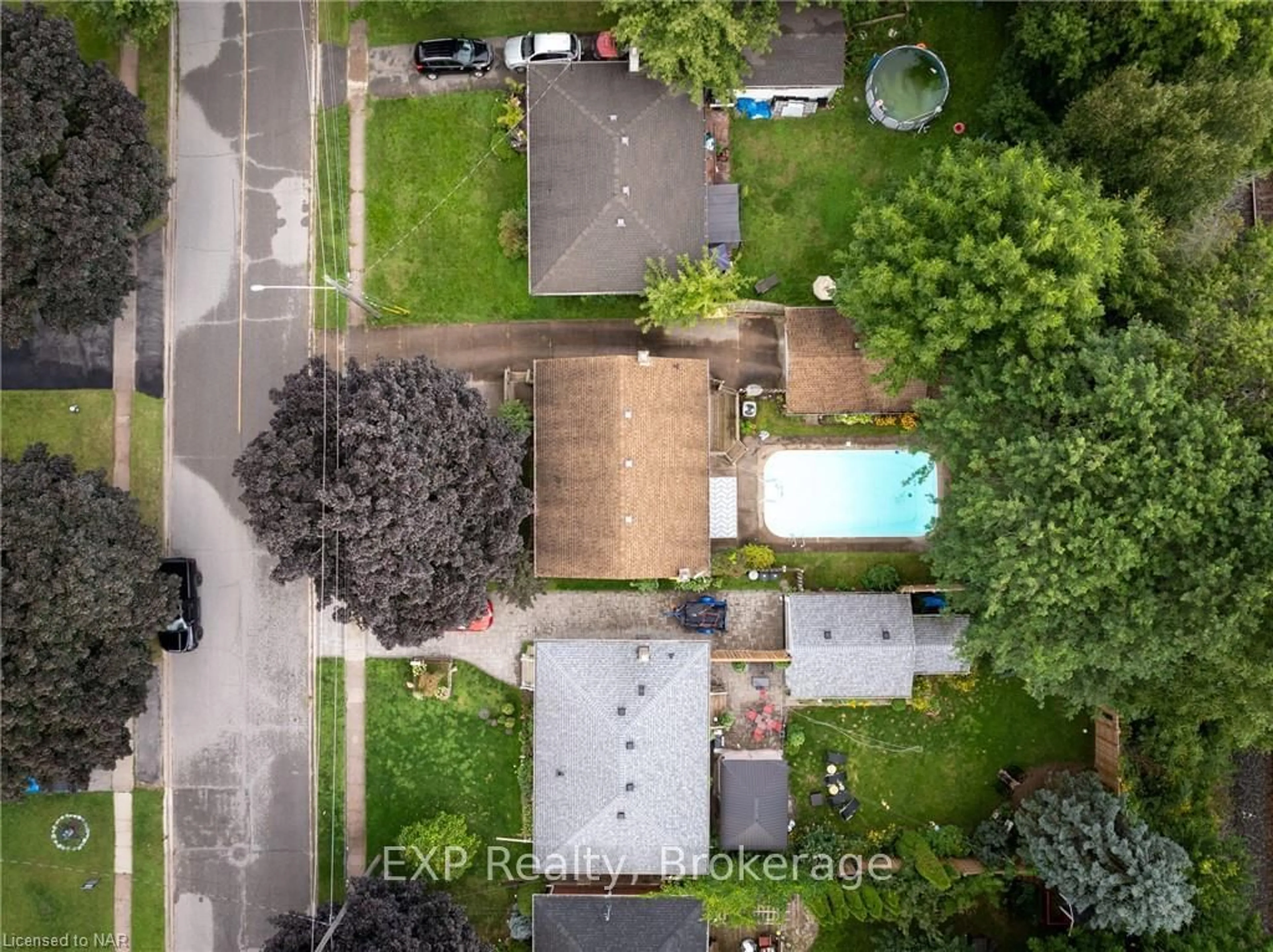 Frontside or backside of a home, the street view for 6326 DOREEN Dr, Niagara Falls Ontario L2E 5K2