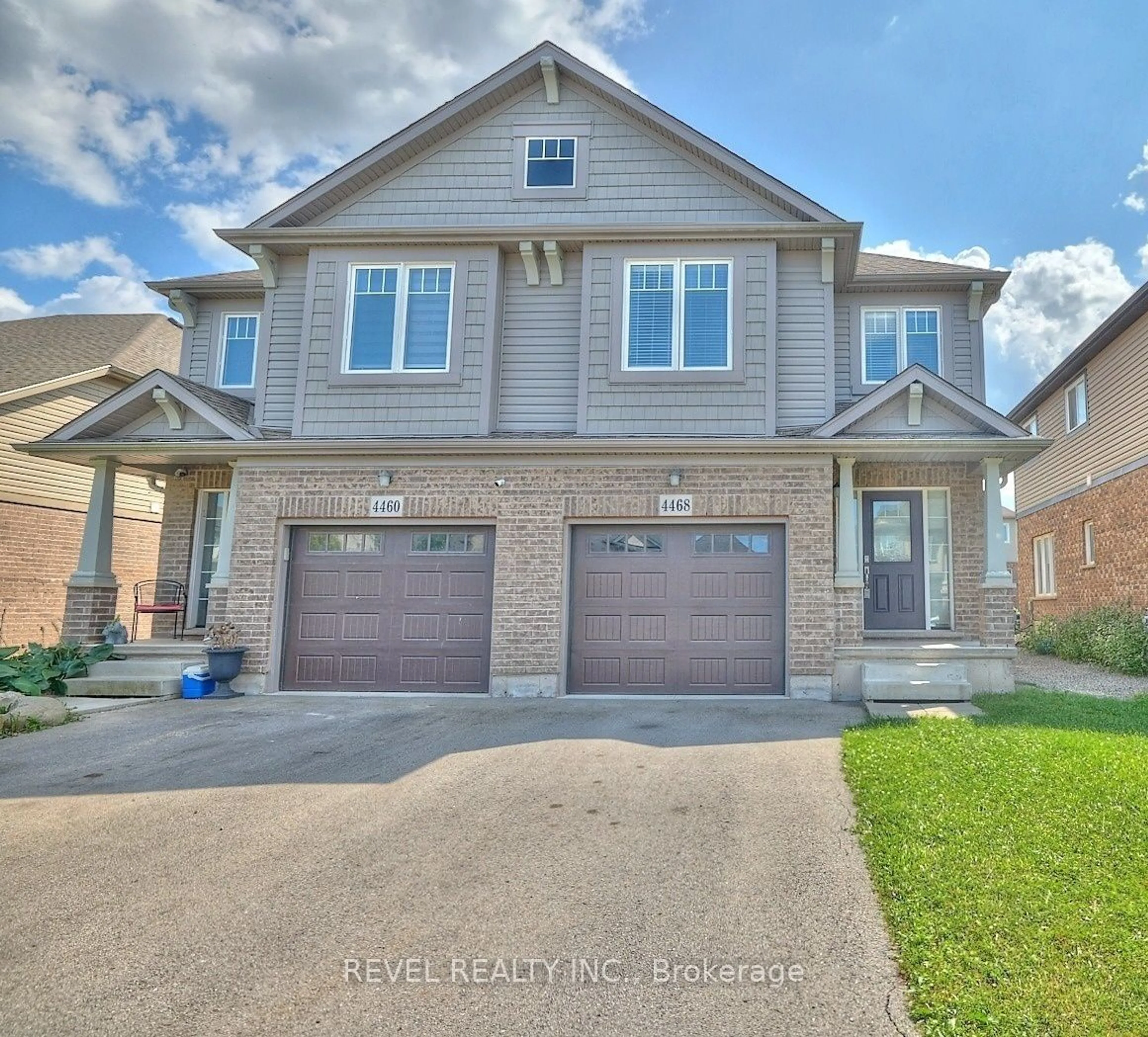 Frontside or backside of a home, the street view for 4468 Shuttleworth Dr, Niagara Falls Ontario L2G 0X4