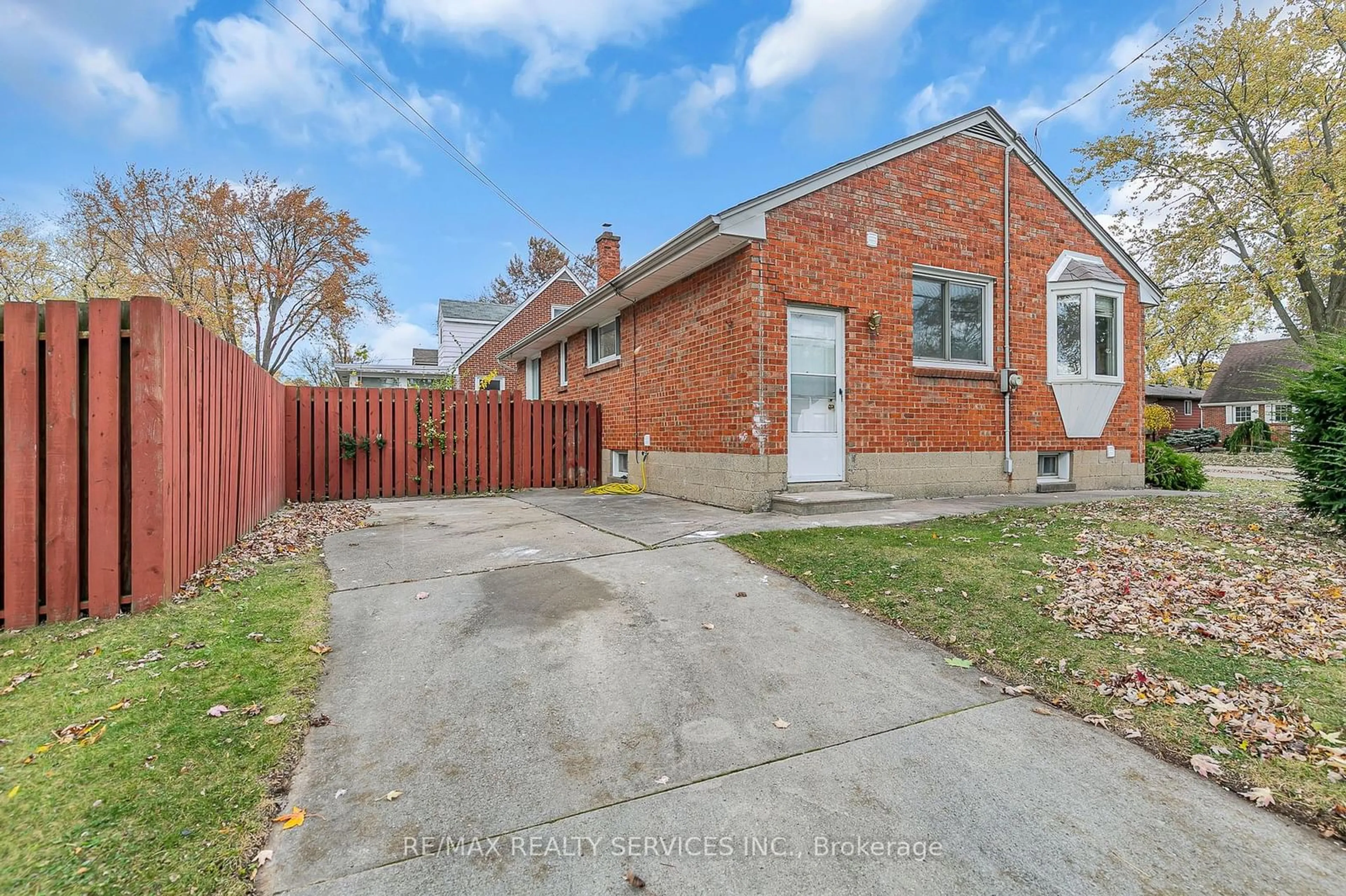 A pic from exterior of the house or condo, the fenced backyard for 991 Parkview Ave, Windsor Ontario N8S 2X5