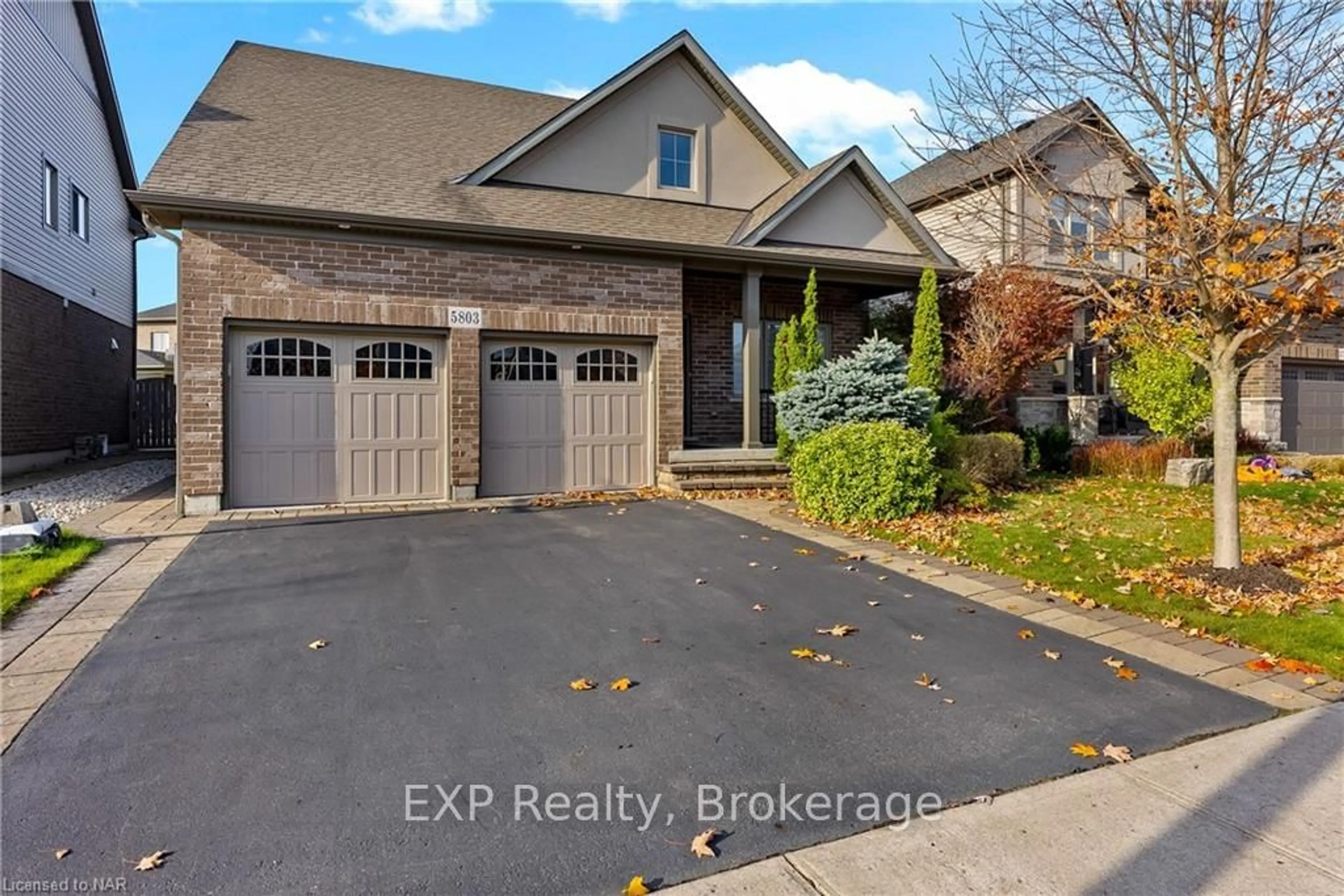 Frontside or backside of a home, the street view for 5803 FIDDLEHEAD Lane, Niagara Falls Ontario L2H 0E9