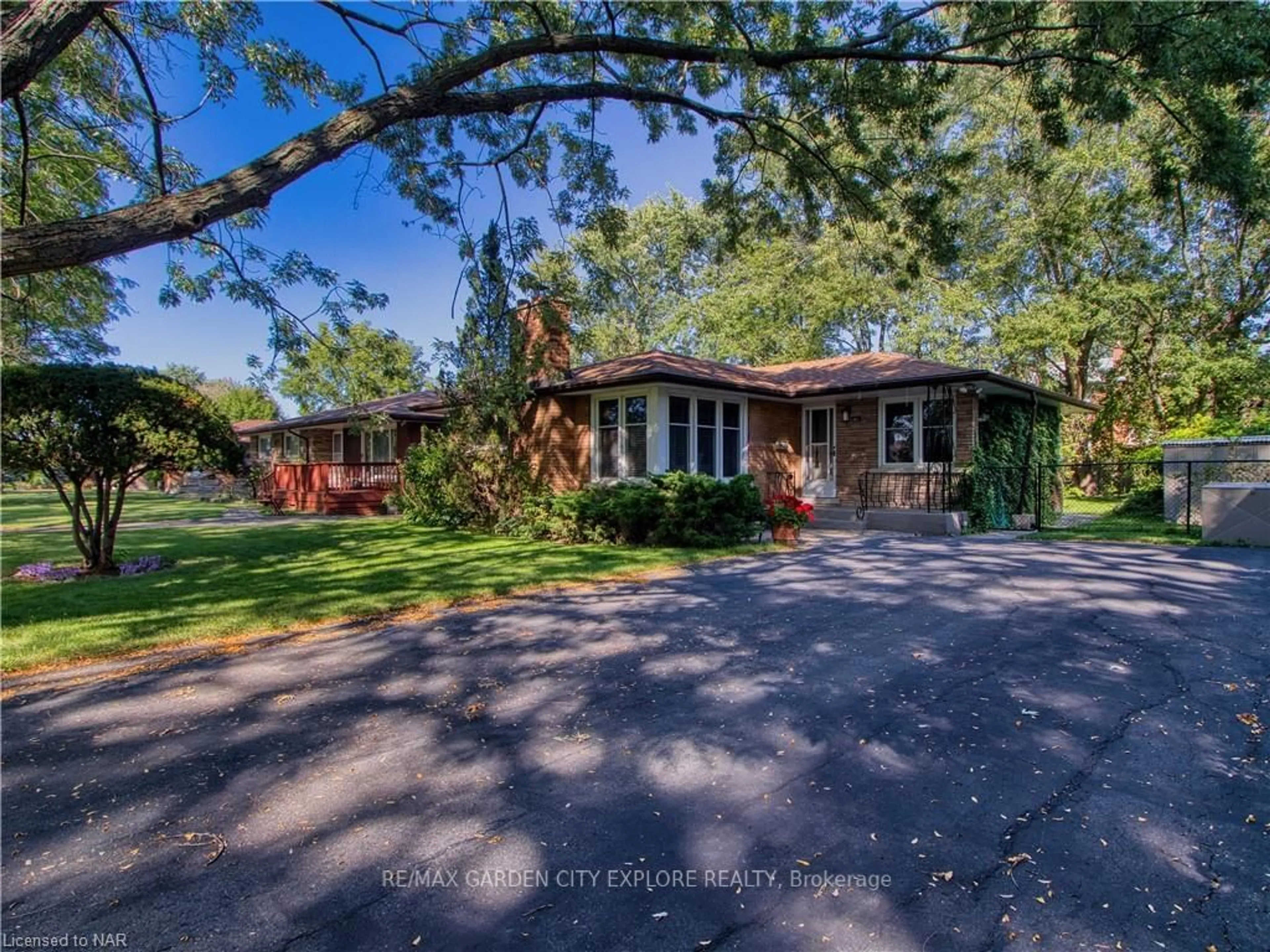 Frontside or backside of a home, cottage for 101 MASTERSON Dr, St. Catharines Ontario L2T 3P8