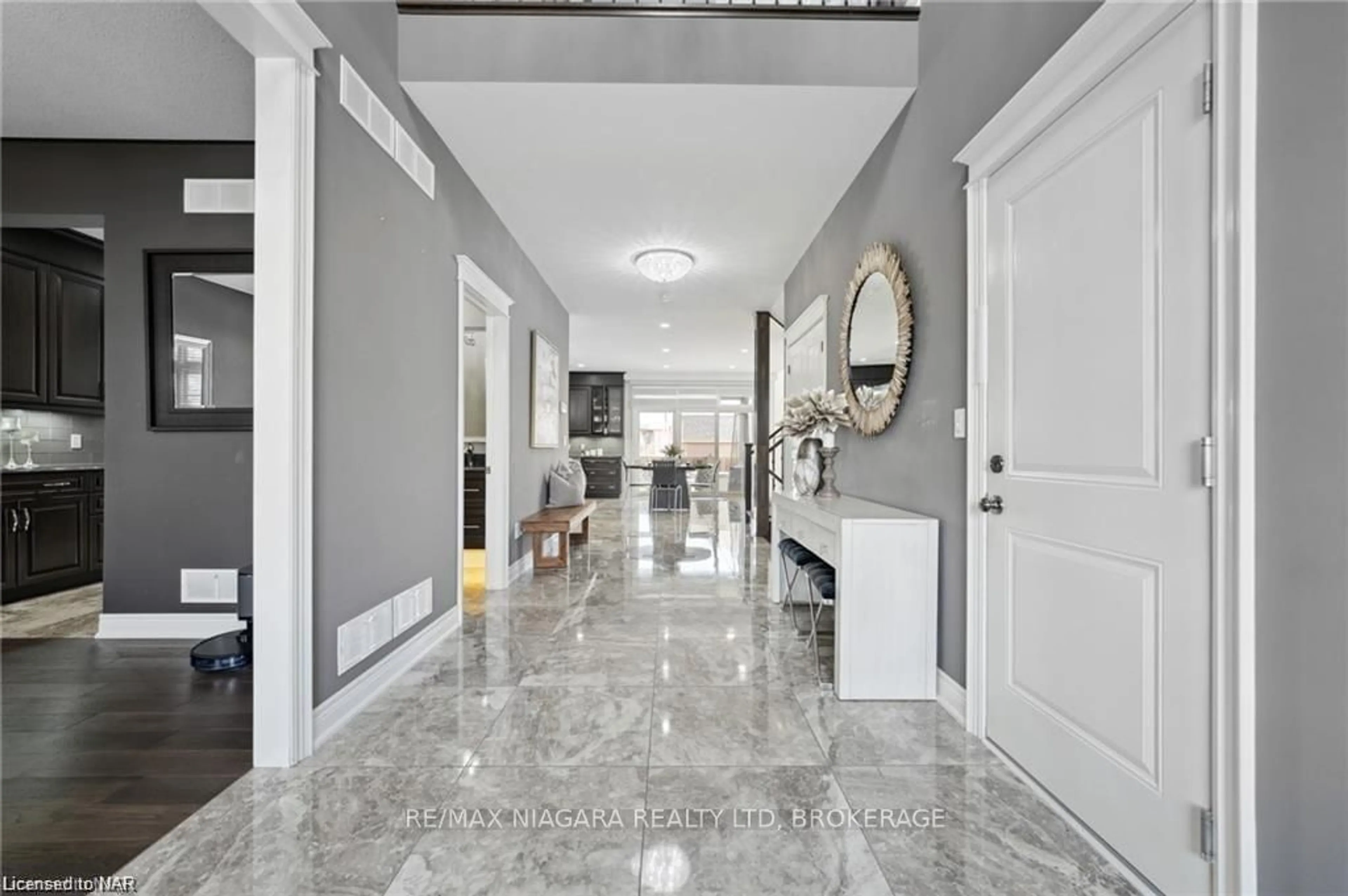 Indoor foyer, ceramic floors for 255 COLBECK Dr, Welland Ontario L3C 0B4