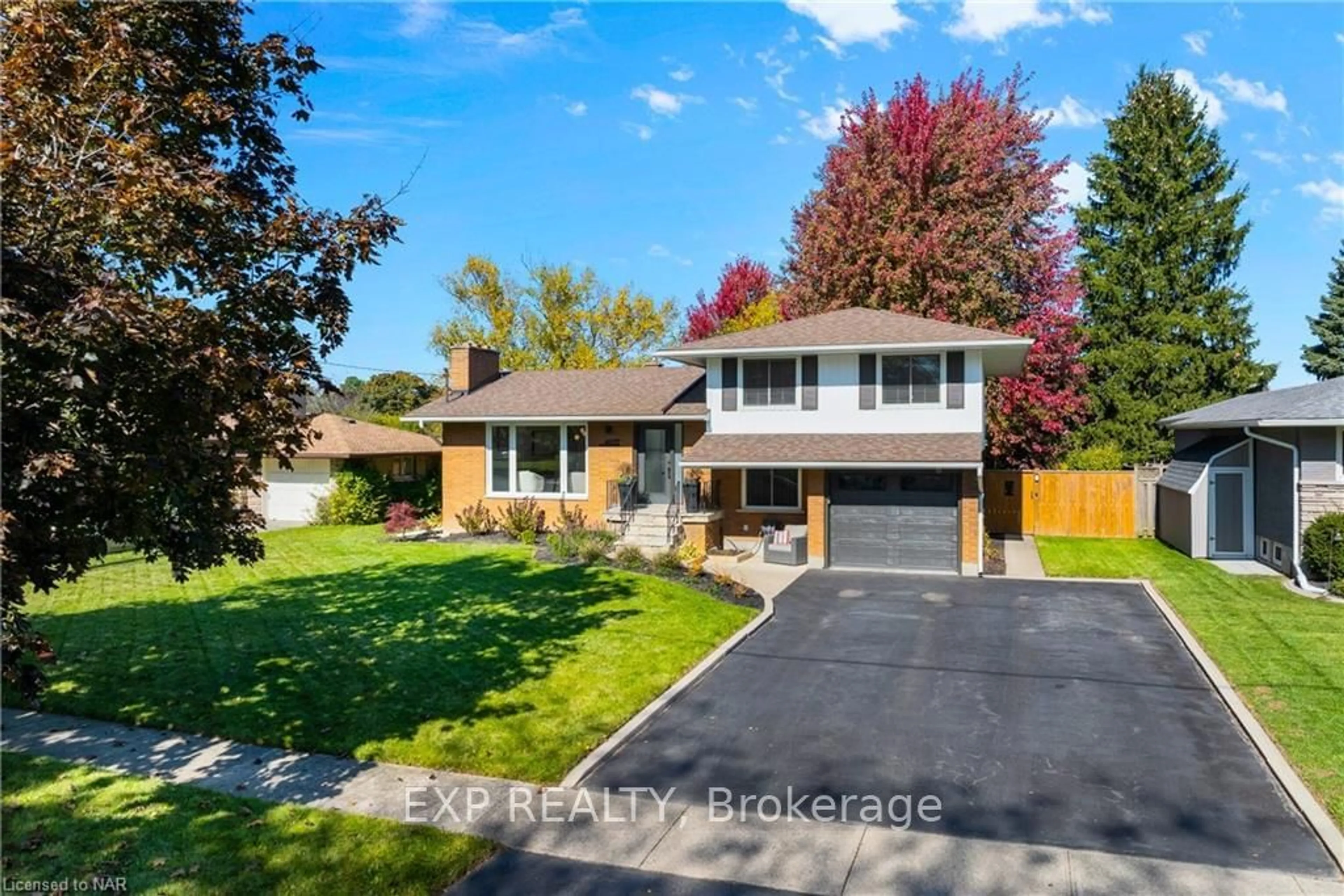 Frontside or backside of a home, the fenced backyard for 6977 WATERLOO Dr, Niagara Falls Ontario L2J 1E3