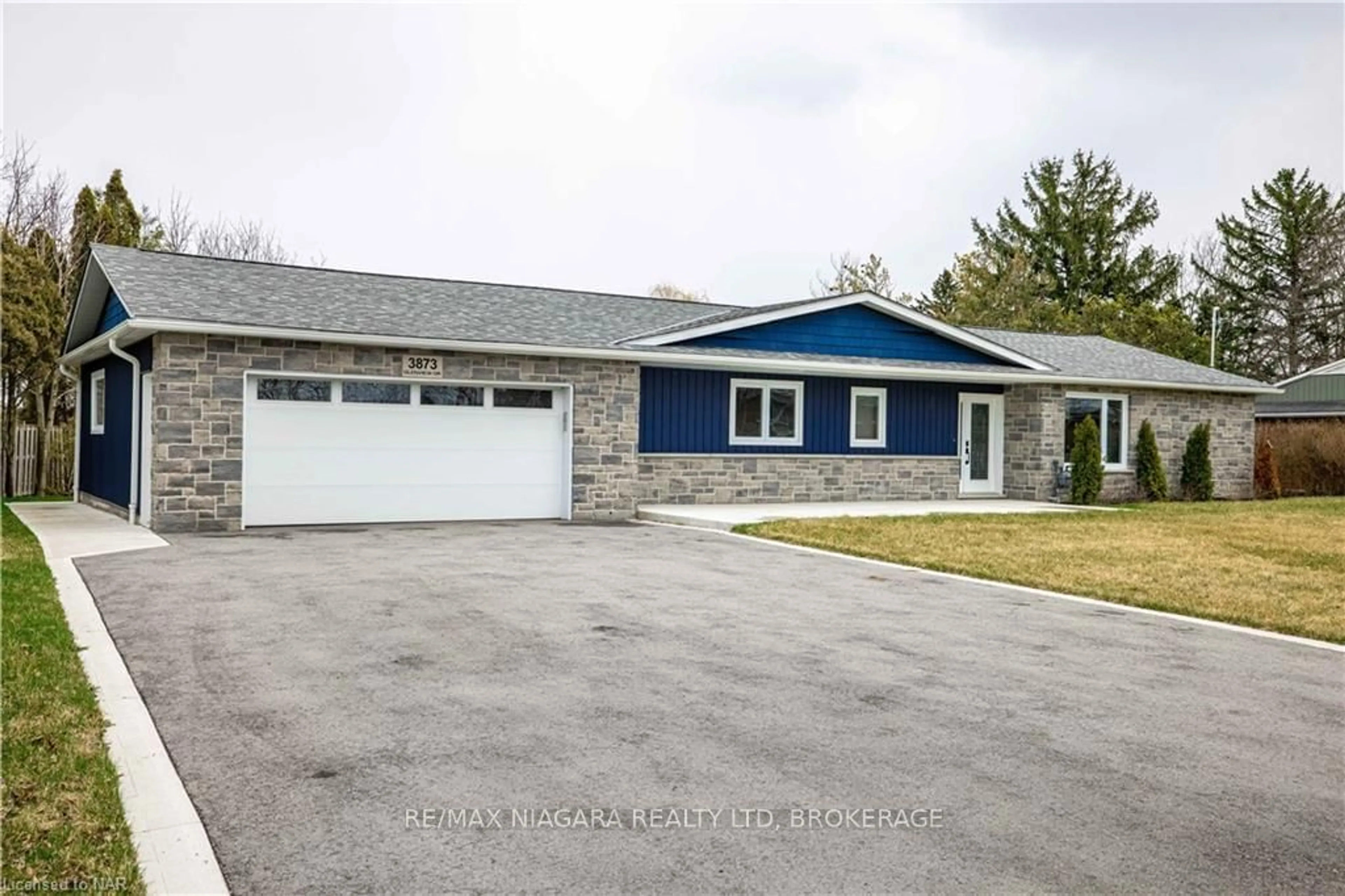 Frontside or backside of a home, cottage for 3873 GLENVIEW Dr, Lincoln Ontario L0R 2C0