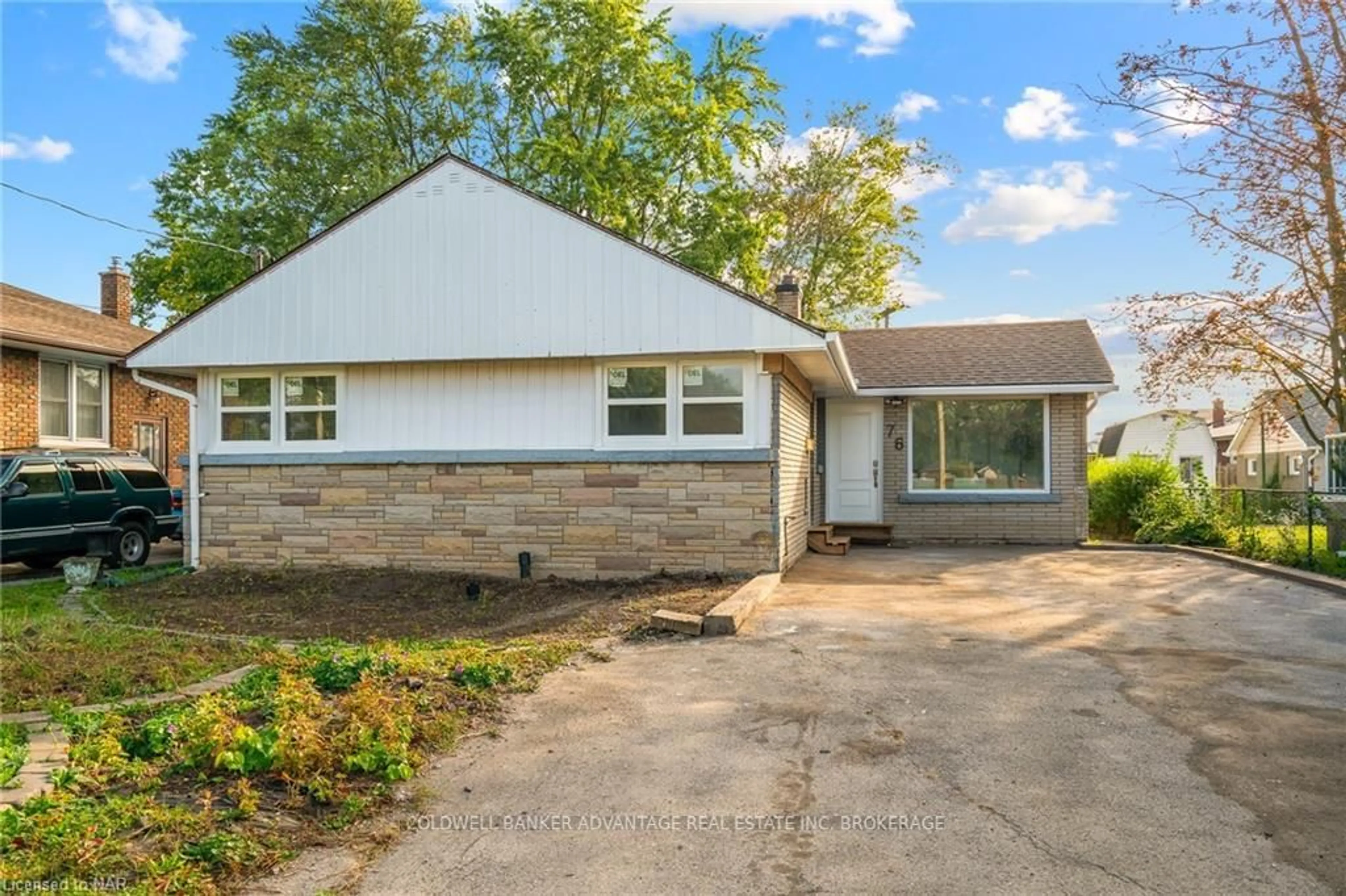 Frontside or backside of a home, cottage for 76 GOLDEN Blvd, Welland Ontario L3B 1H6