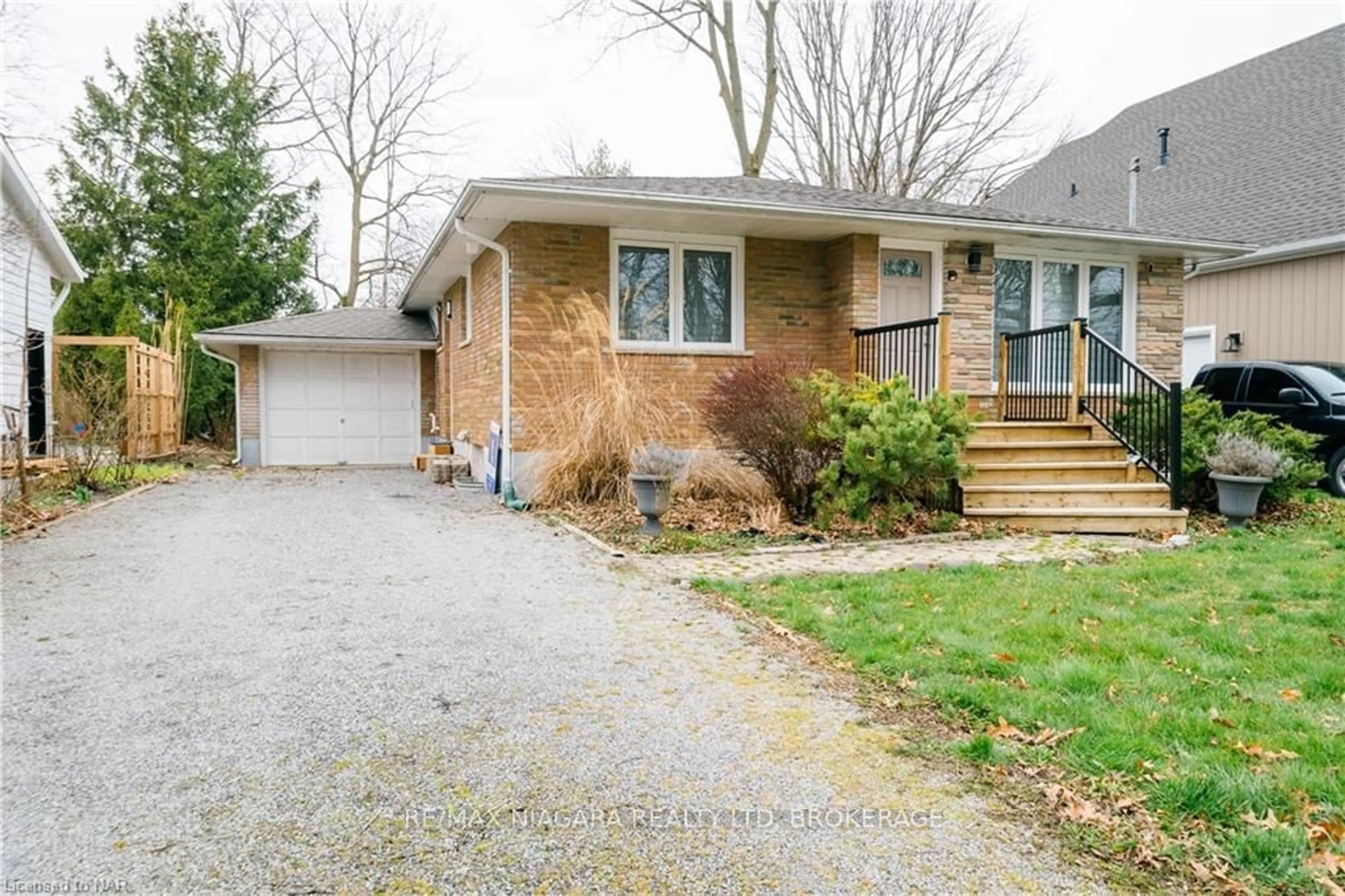 Frontside or backside of a home, cottage for 10 DIXIE Ave, Niagara-on-the-Lake Ontario L0S 1J0