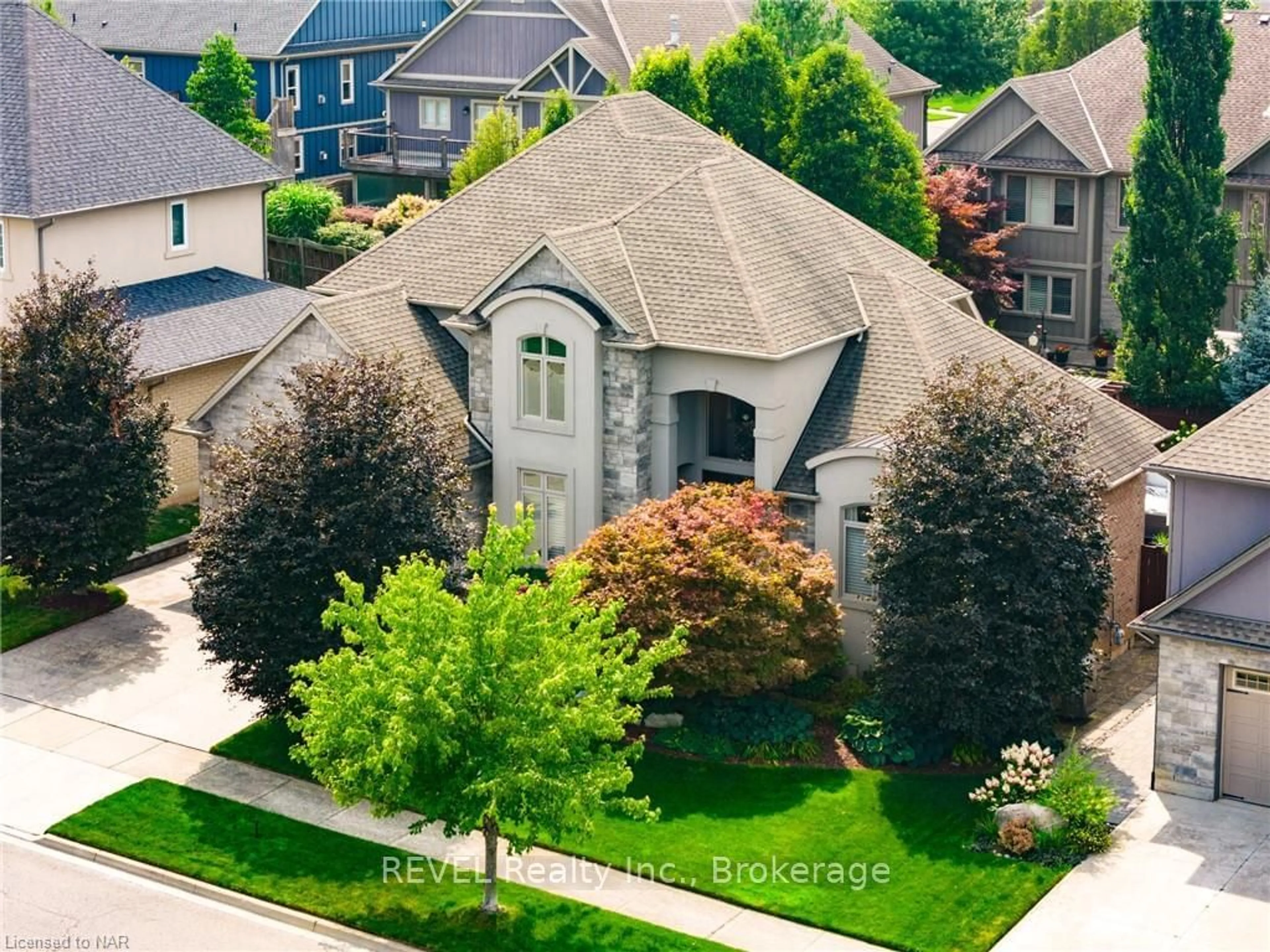 Frontside or backside of a home, the street view for 22 RED HAVEN Dr, Niagara-on-the-Lake Ontario L0S 1P0