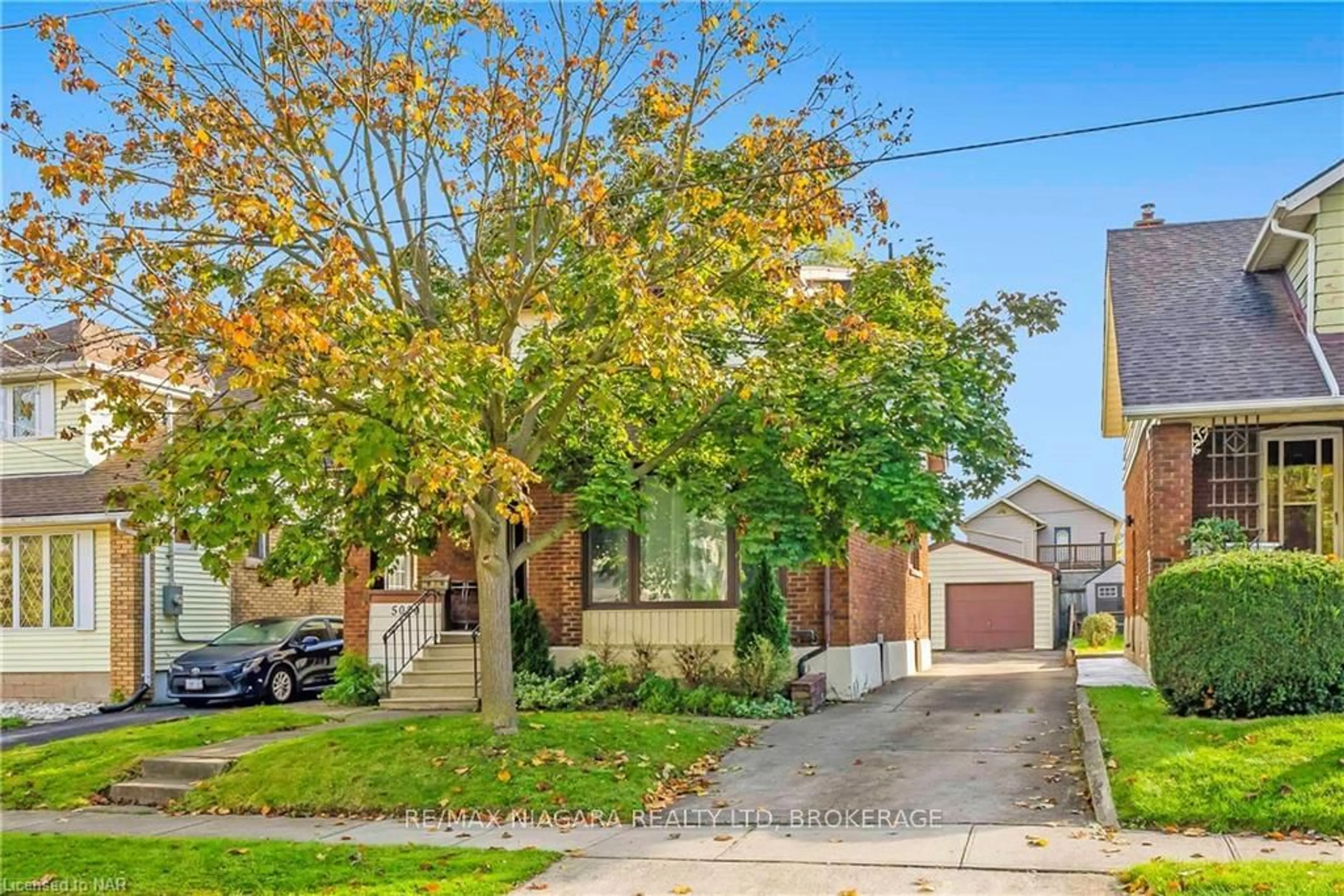 Frontside or backside of a home, the street view for 5020 FIFTH Ave, Niagara Falls Ontario L2E 4S5