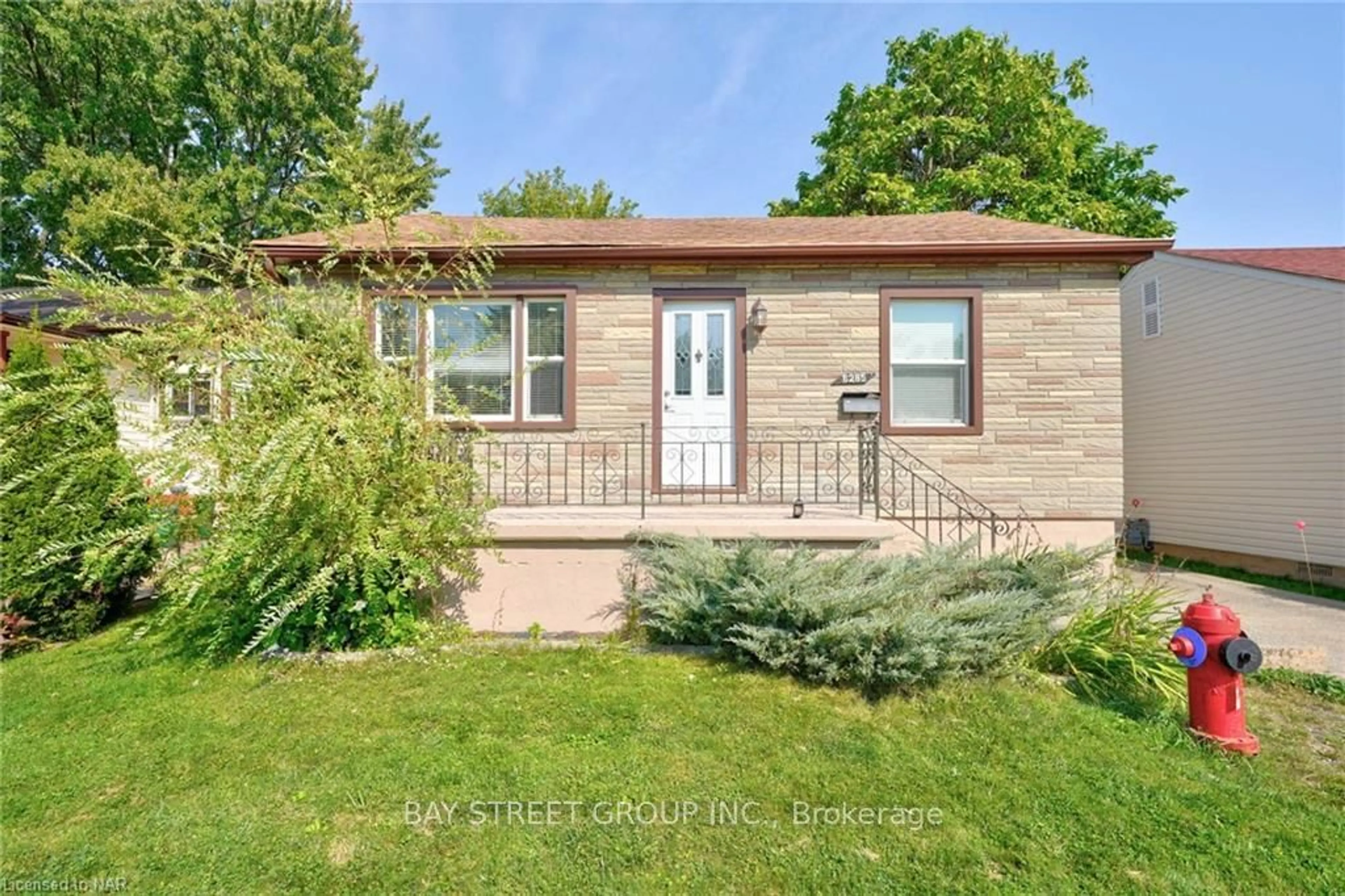 Frontside or backside of a home, cottage for 6285 SKINNER St, Niagara Falls Ontario L2G 2Y6