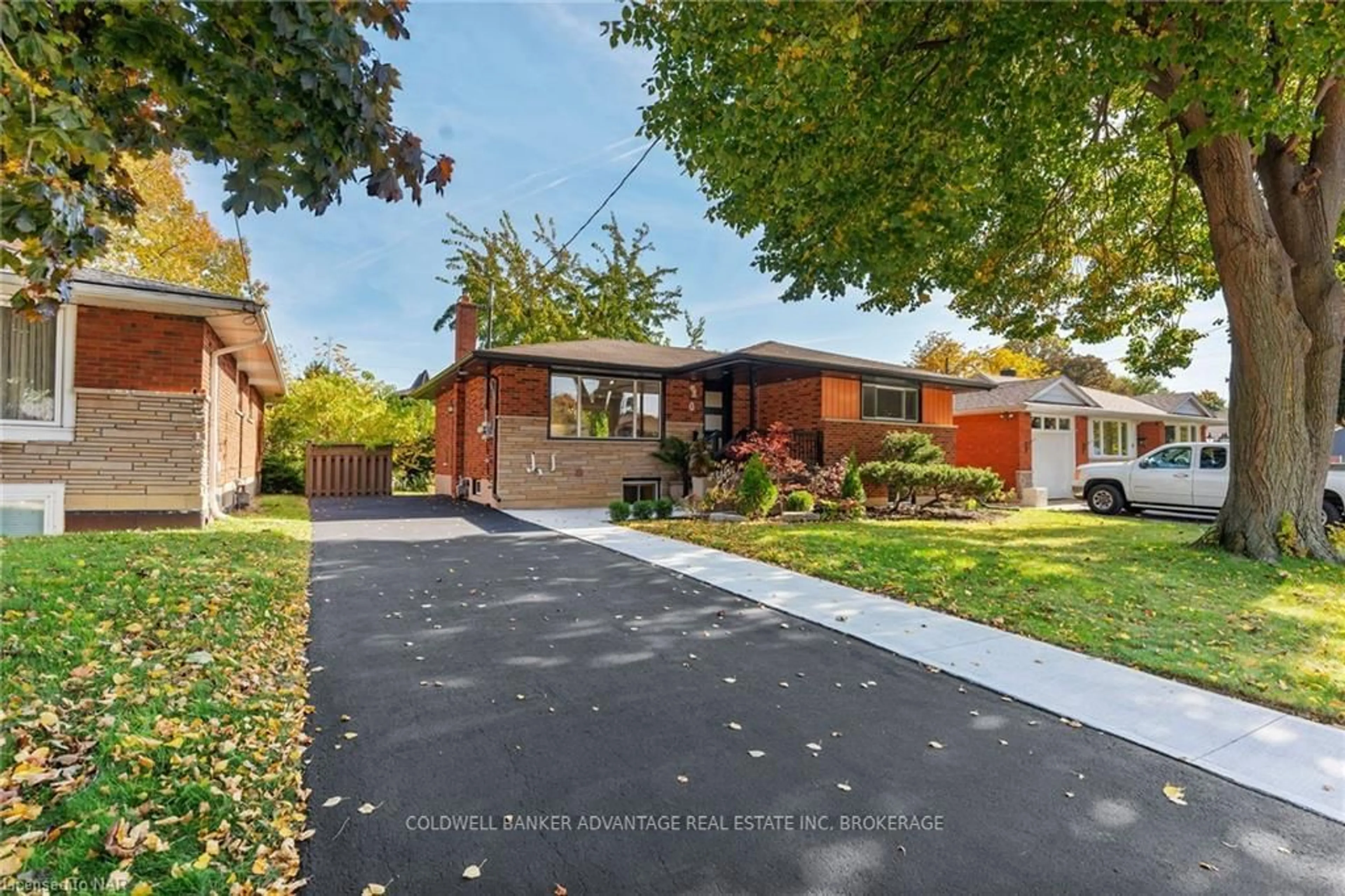 Frontside or backside of a home, the fenced backyard for 10 FISHER Cres, Hamilton Ontario L9C 4N2