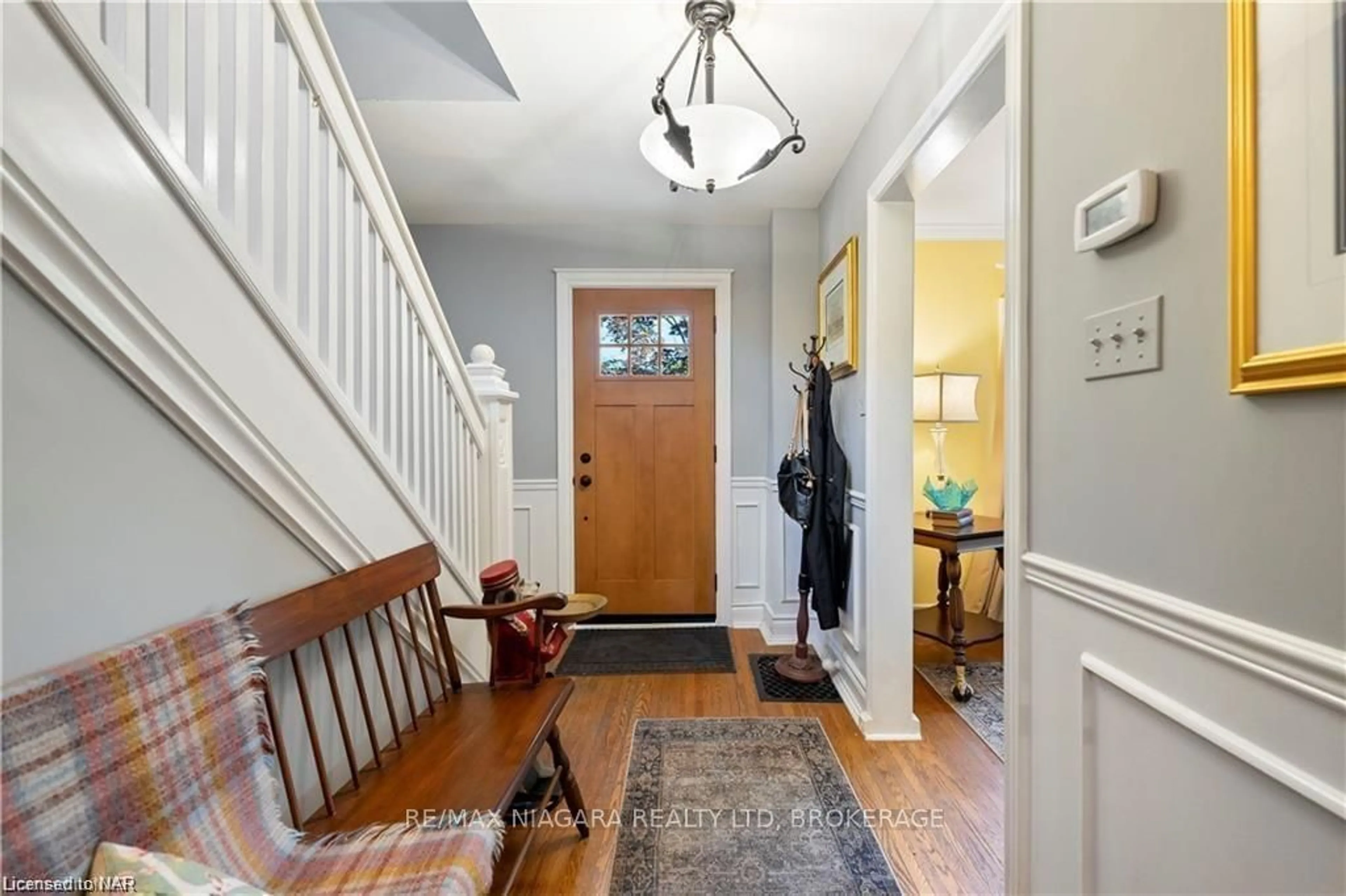 Indoor entryway, wood floors for 14656 NIAGARA RIVER Pkwy, Niagara-on-the-Lake Ontario L0S 1J0