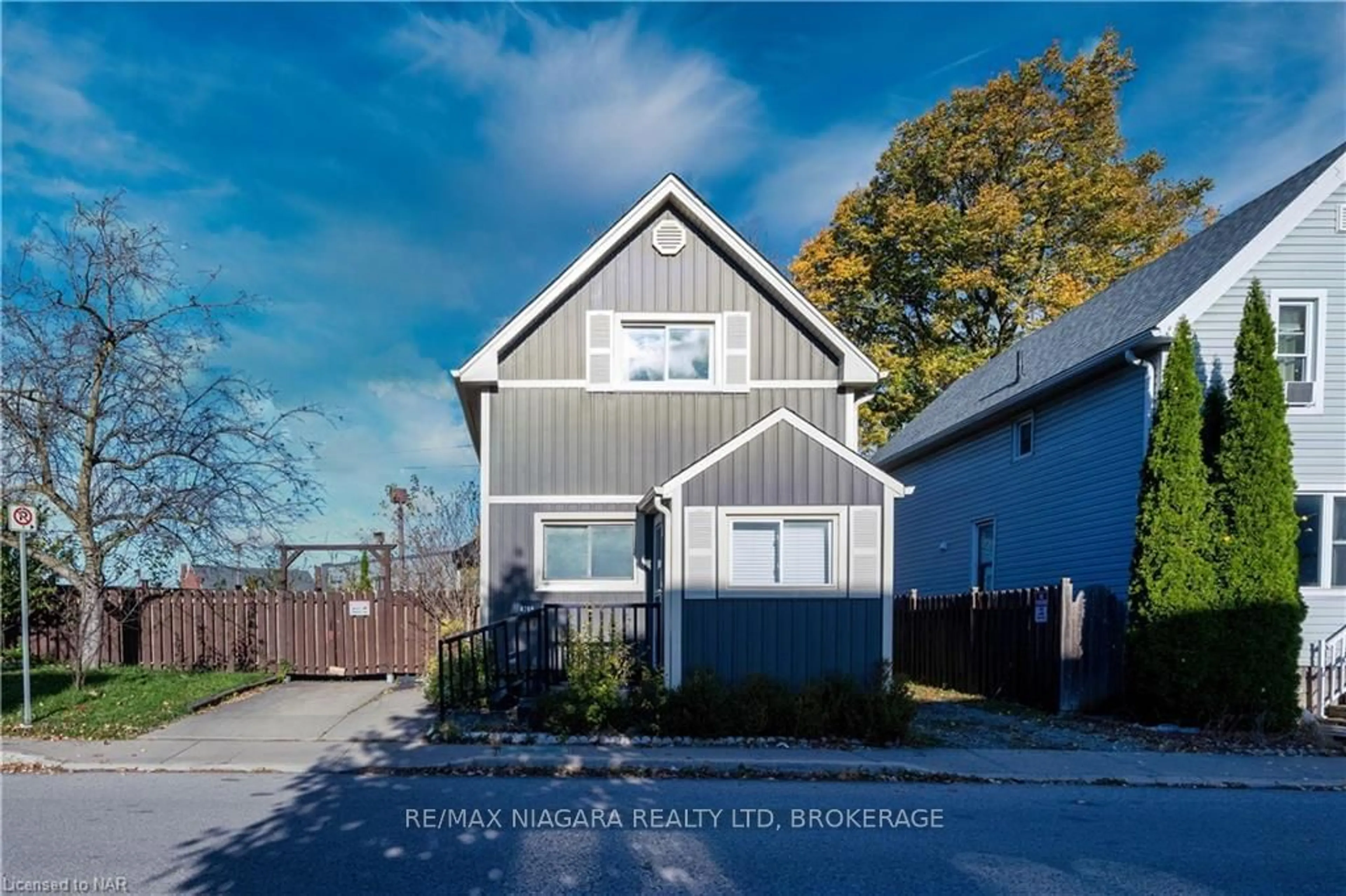 Frontside or backside of a home, cottage for 4769 RYERSON Cres, Niagara Falls Ontario L2E 1E7