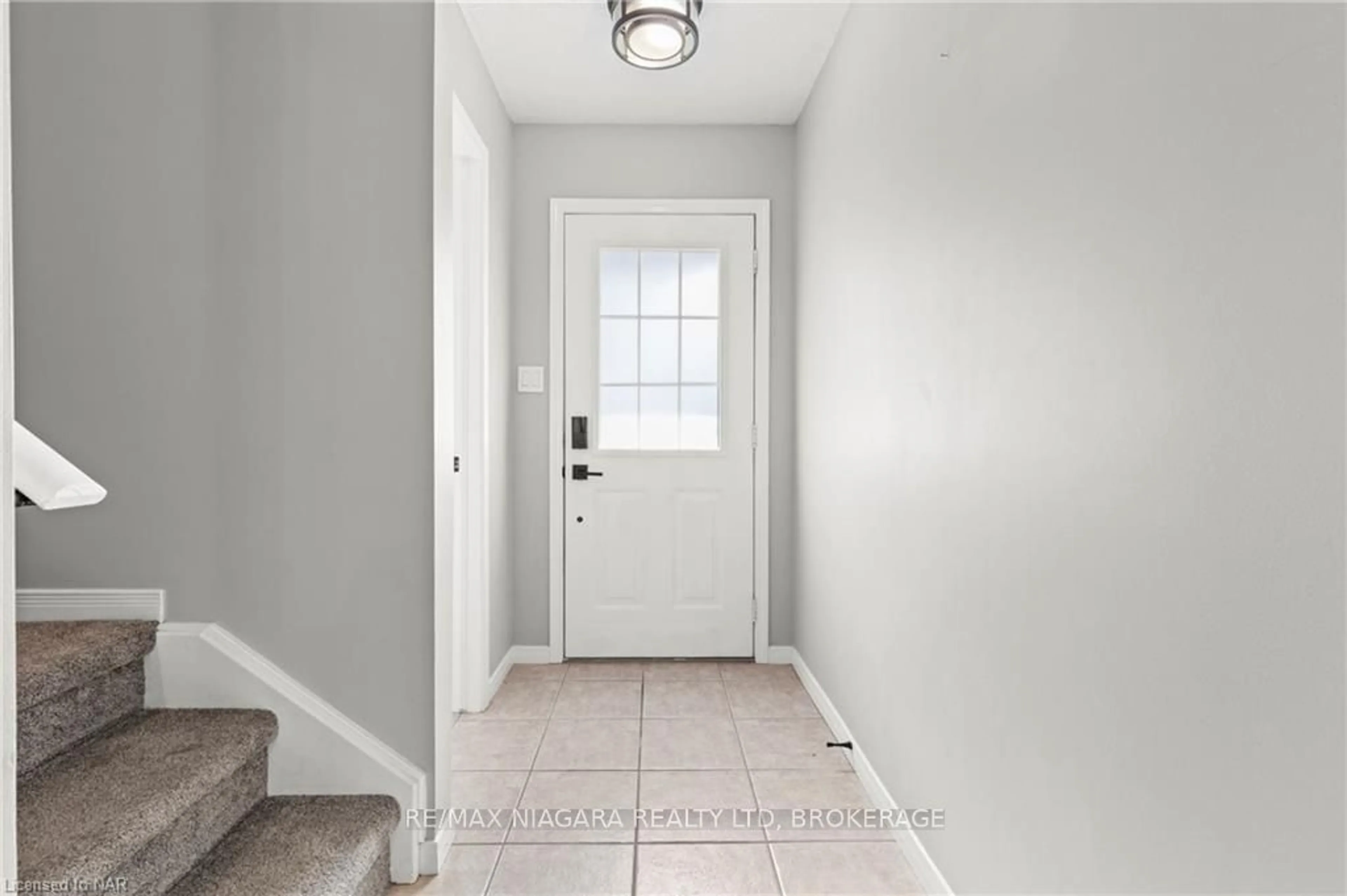 Indoor entryway, not visible floor for 10 STONECAIRN Dr #7, Cambridge Ontario N1T 1X1