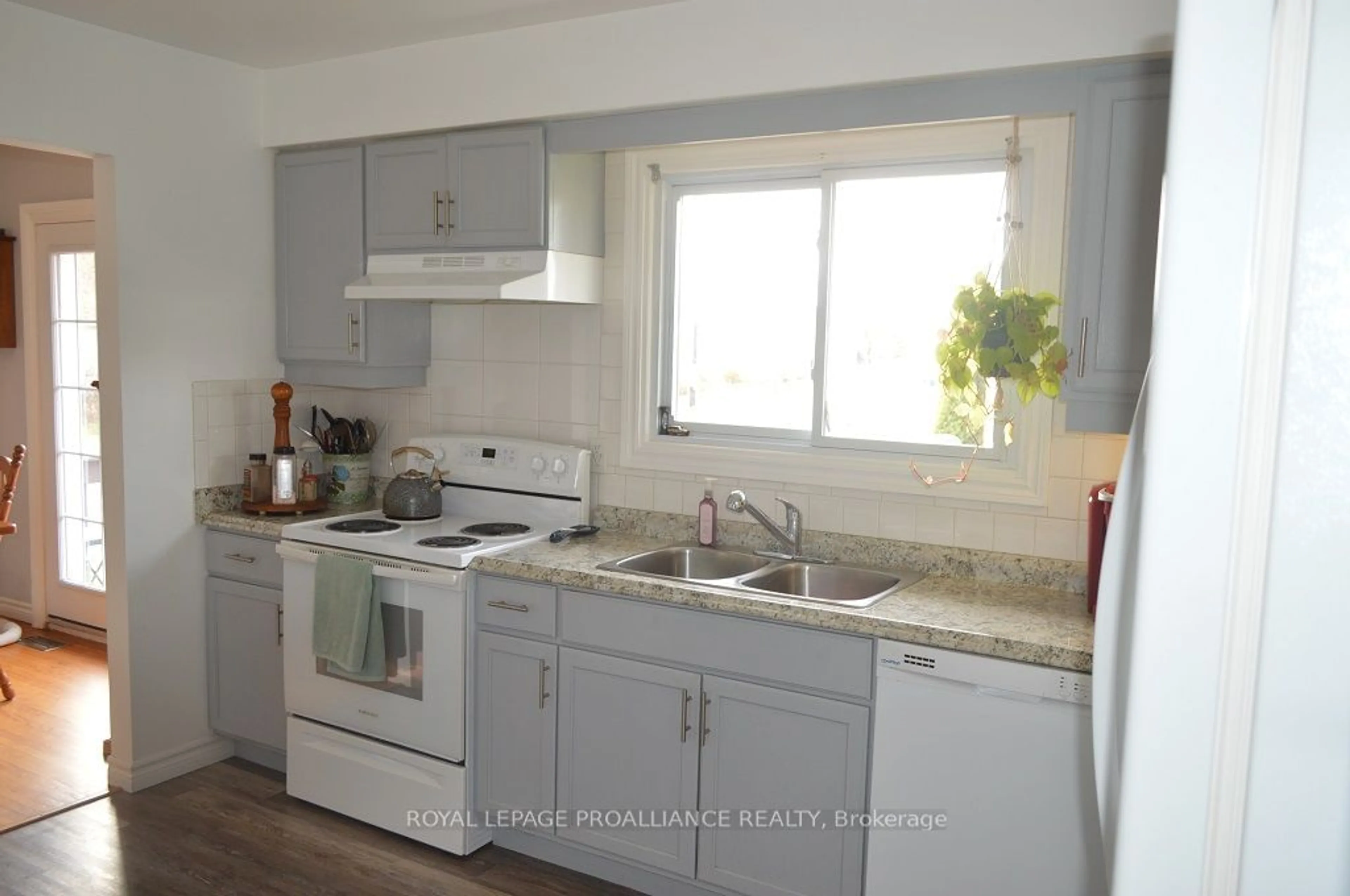 Standard kitchen for 2 Armour Cres, Quinte West Ontario K8V 2V8