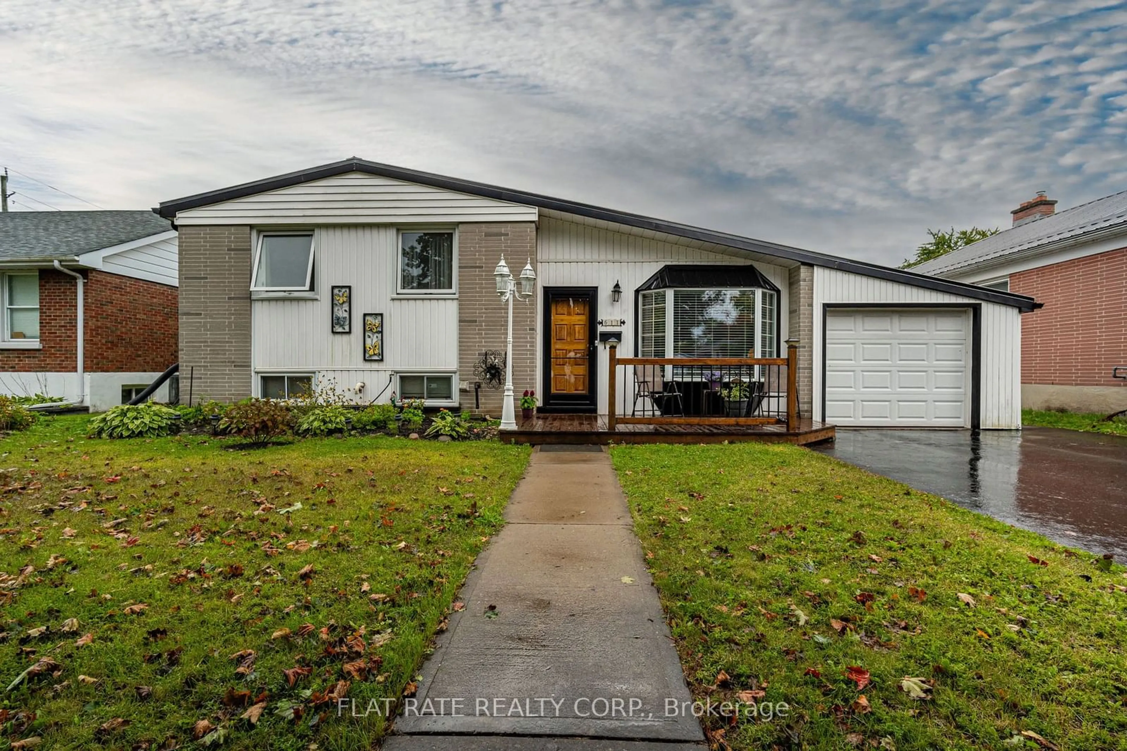 Frontside or backside of a home, cottage for 611 Harold Dr, Peterborough Ontario K9J 3X9