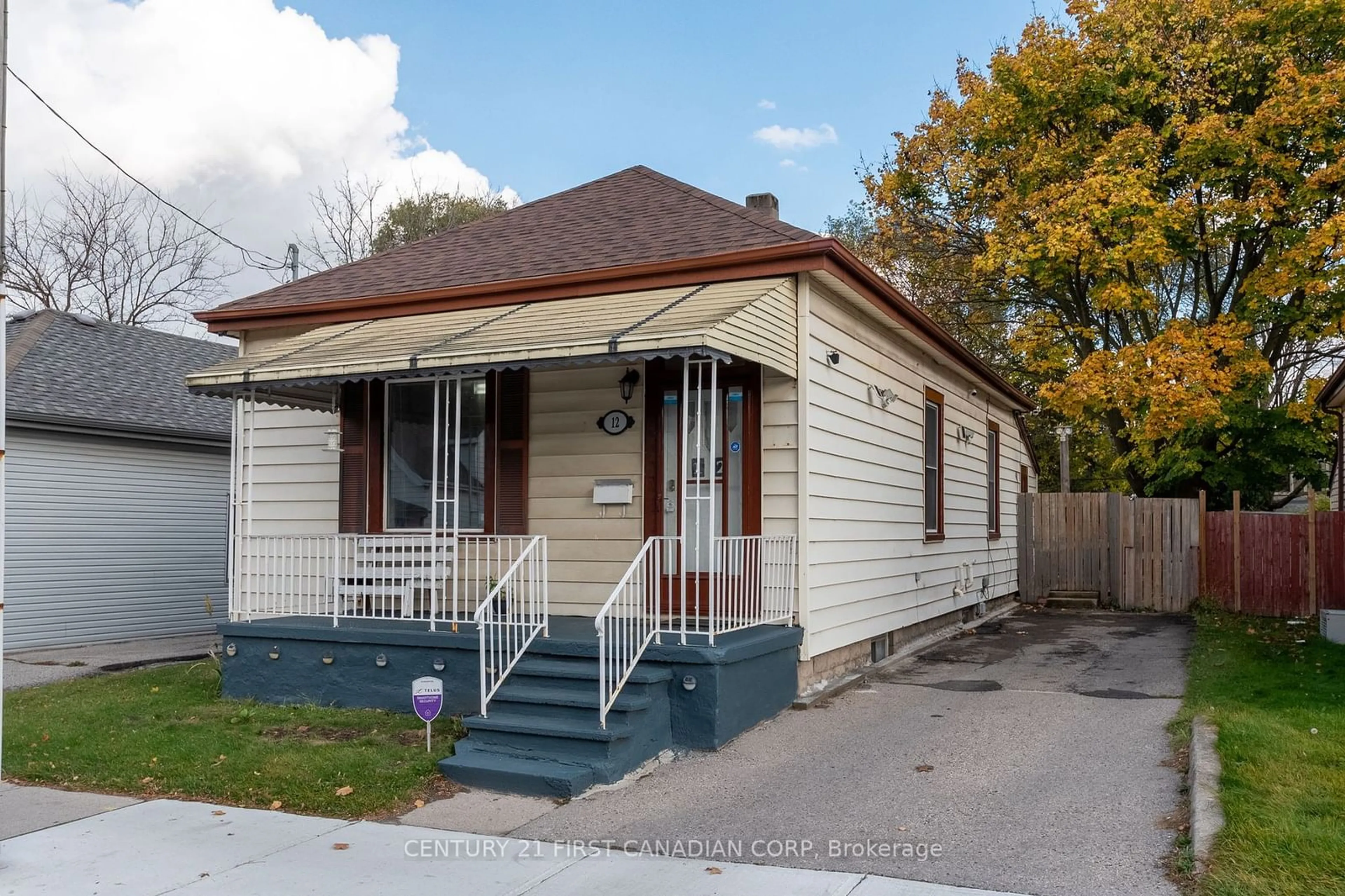 Frontside or backside of a home, cottage for 12 Adelaide St, London Ontario N5Z 3J8