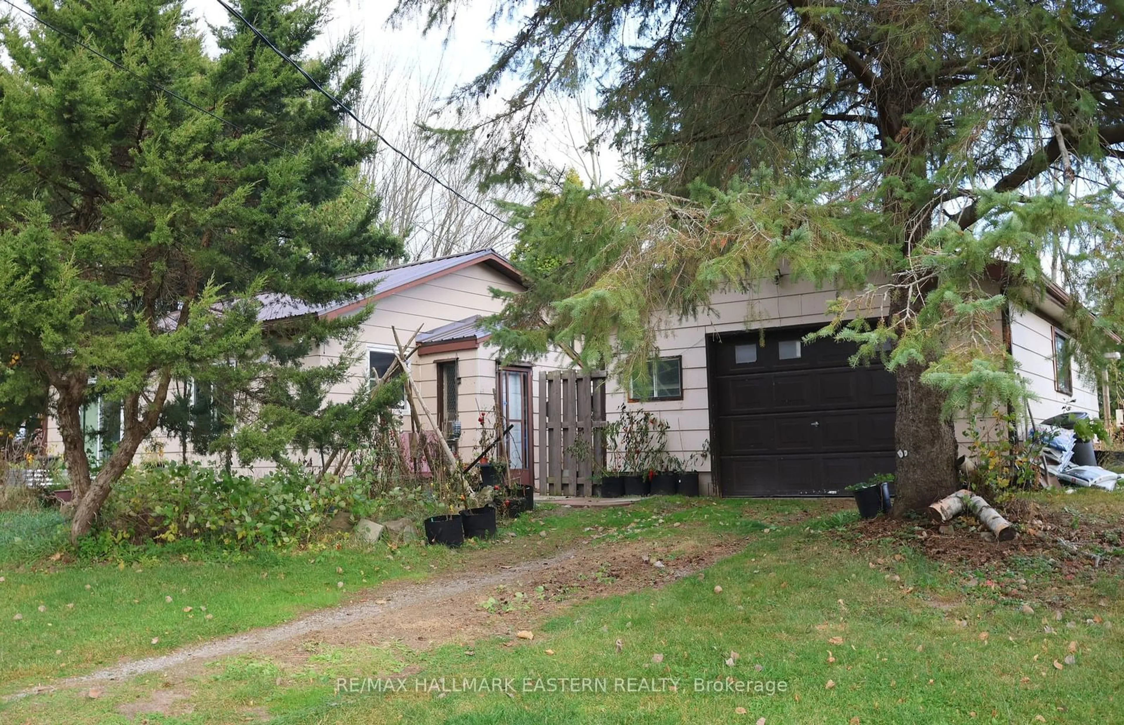 Frontside or backside of a home, cottage for 42 Cedarview Dr, Kawartha Lakes Ontario K0L 2W0