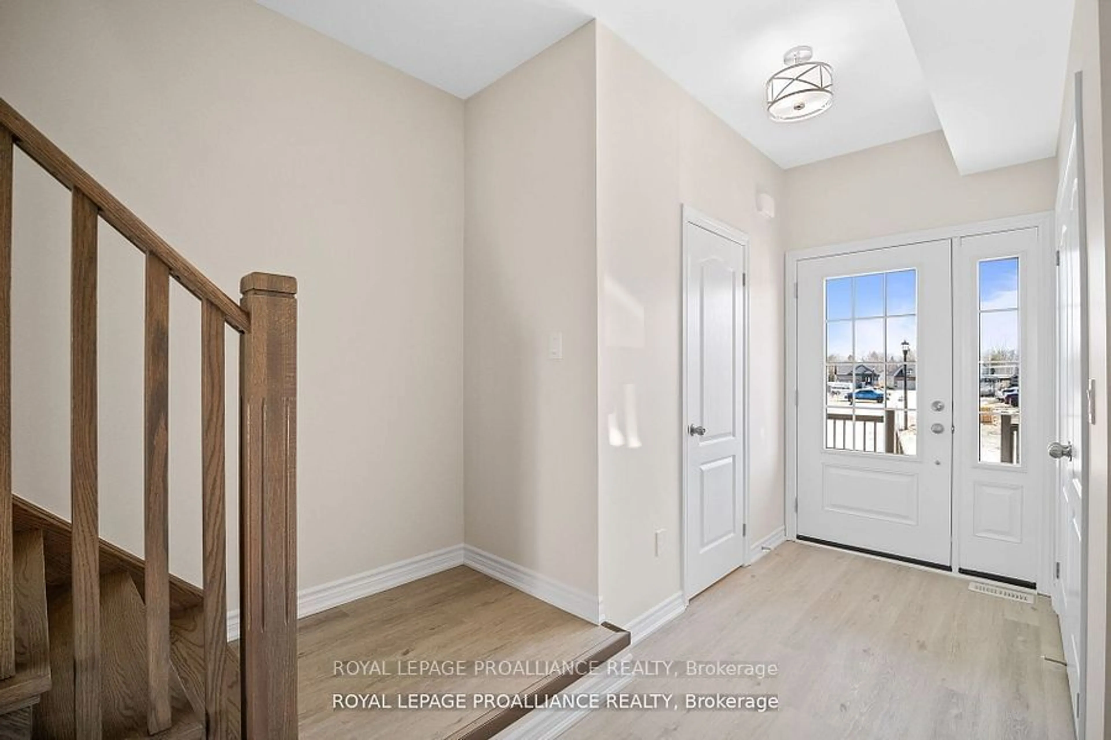 Indoor entryway, wood floors for 479 Hayward St, Cobourg Ontario K9A 3N5