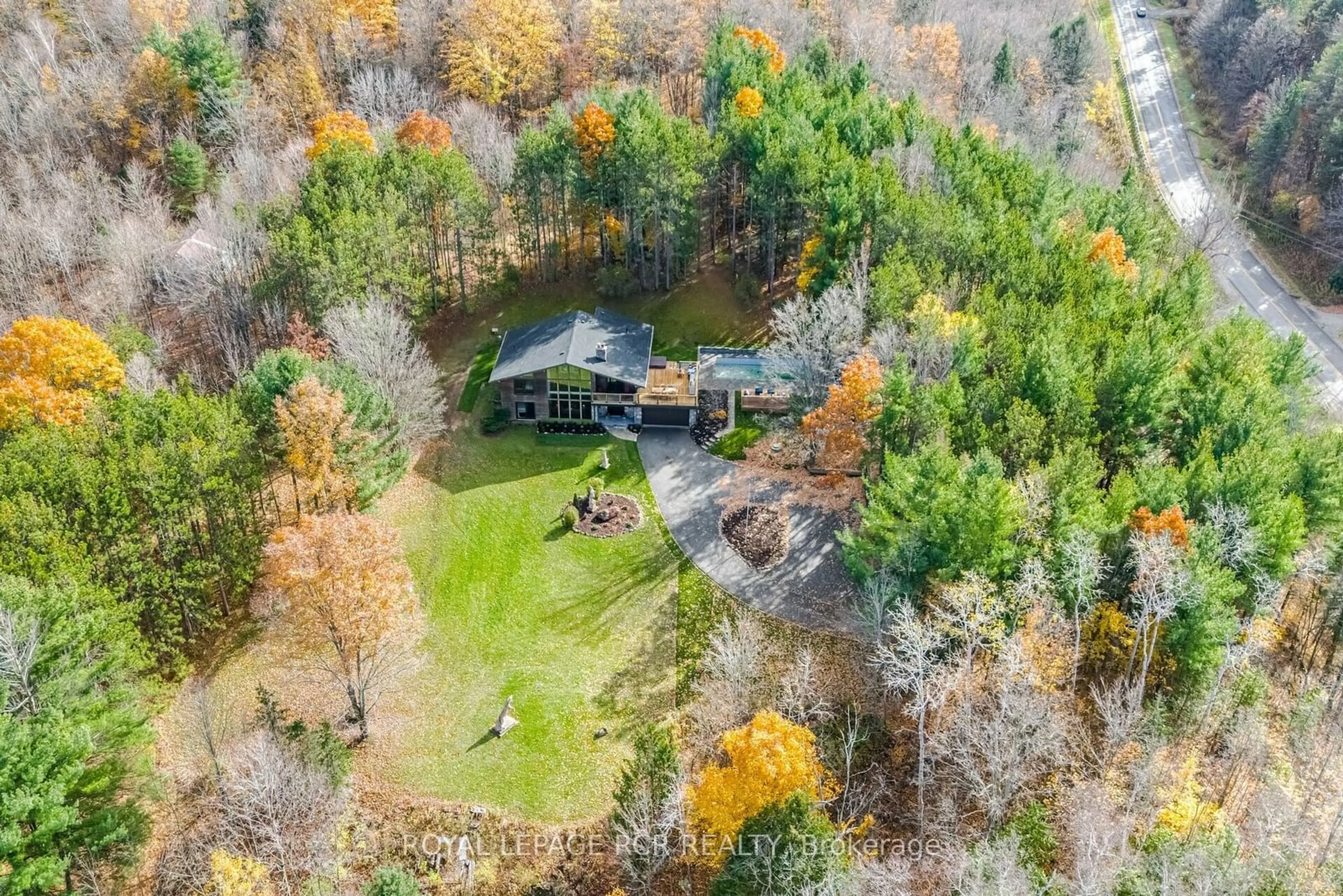 A pic from exterior of the house or condo, cottage for 793493 Third Line, Mono Ontario L9W 2Y8