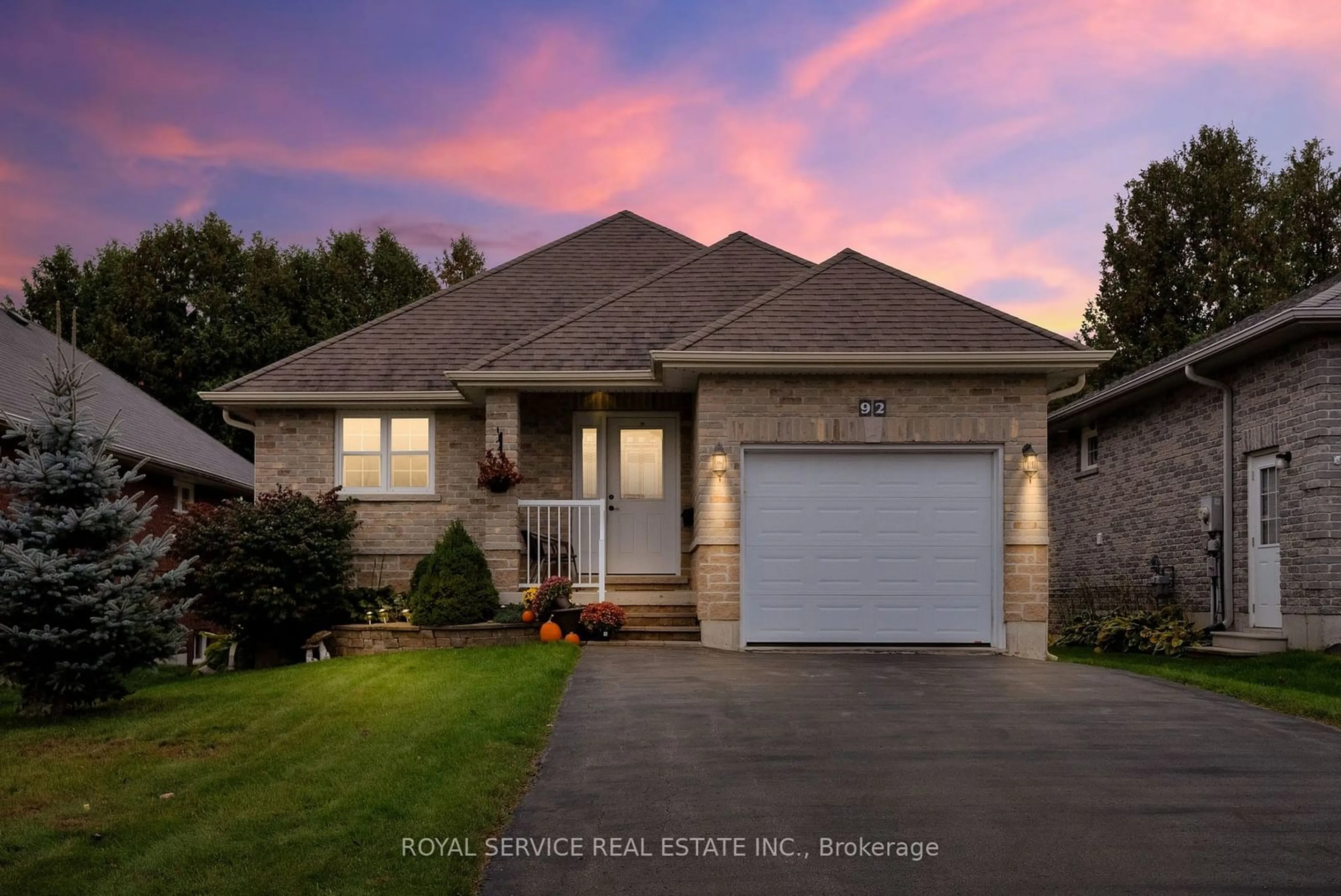 Frontside or backside of a home, cottage for 92 Laurent Blvd, Kawartha Lakes Ontario K9V 0G8