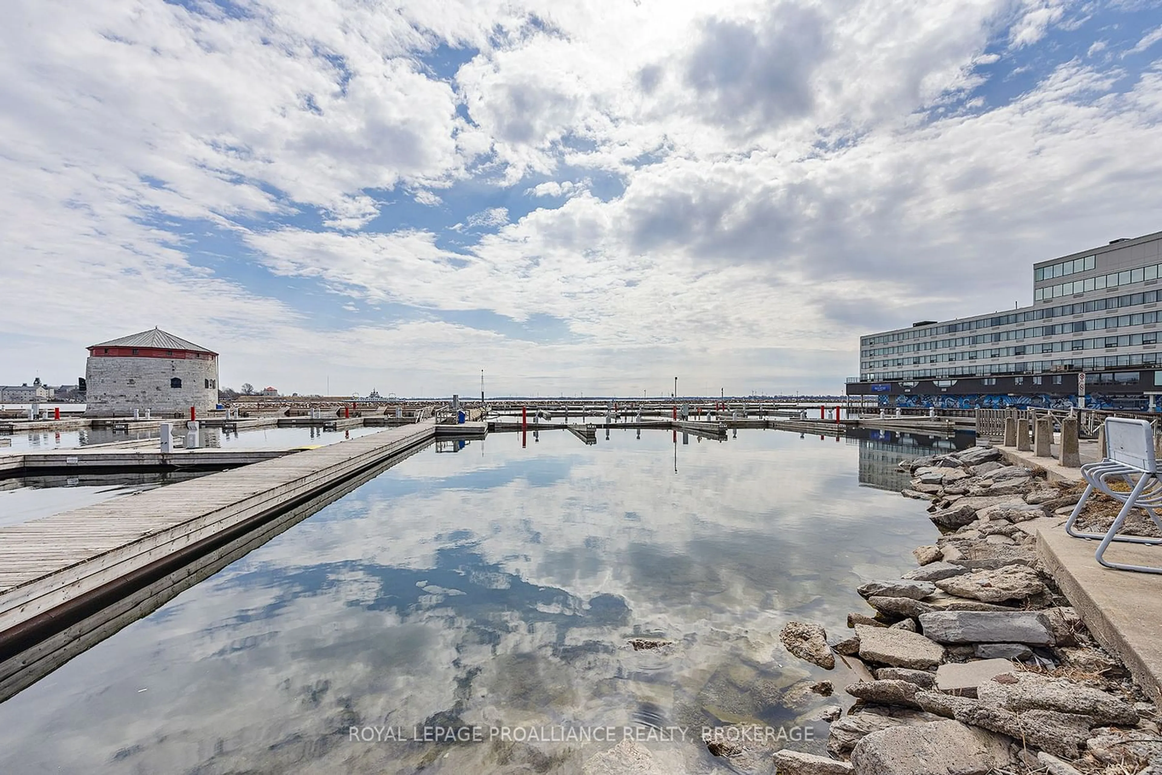 Indoor or outdoor pool for 185 Ontario St #1005, Kingston Ontario K7L 2Y7