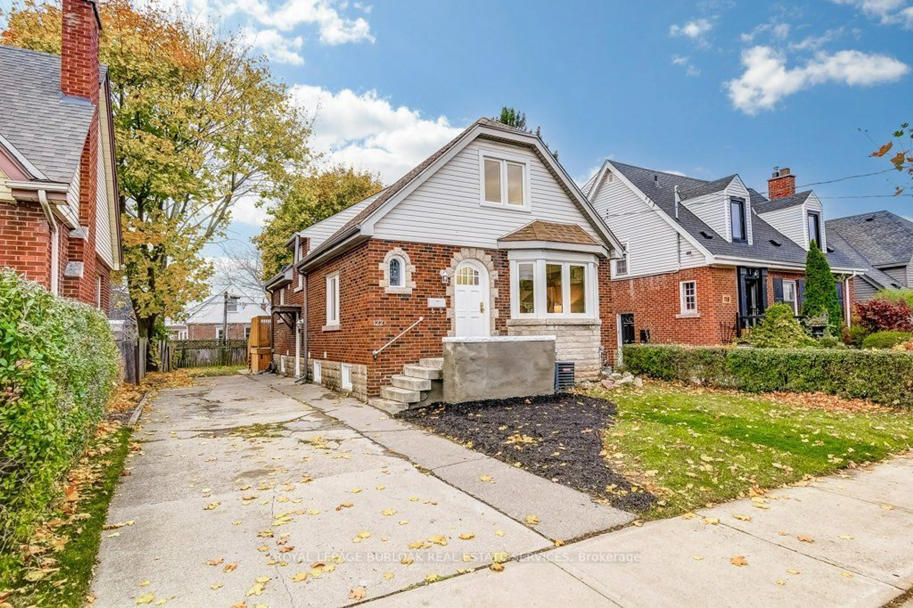 Home with brick exterior material for 122 Kenilworth Ave, Hamilton Ontario L8K 2T3