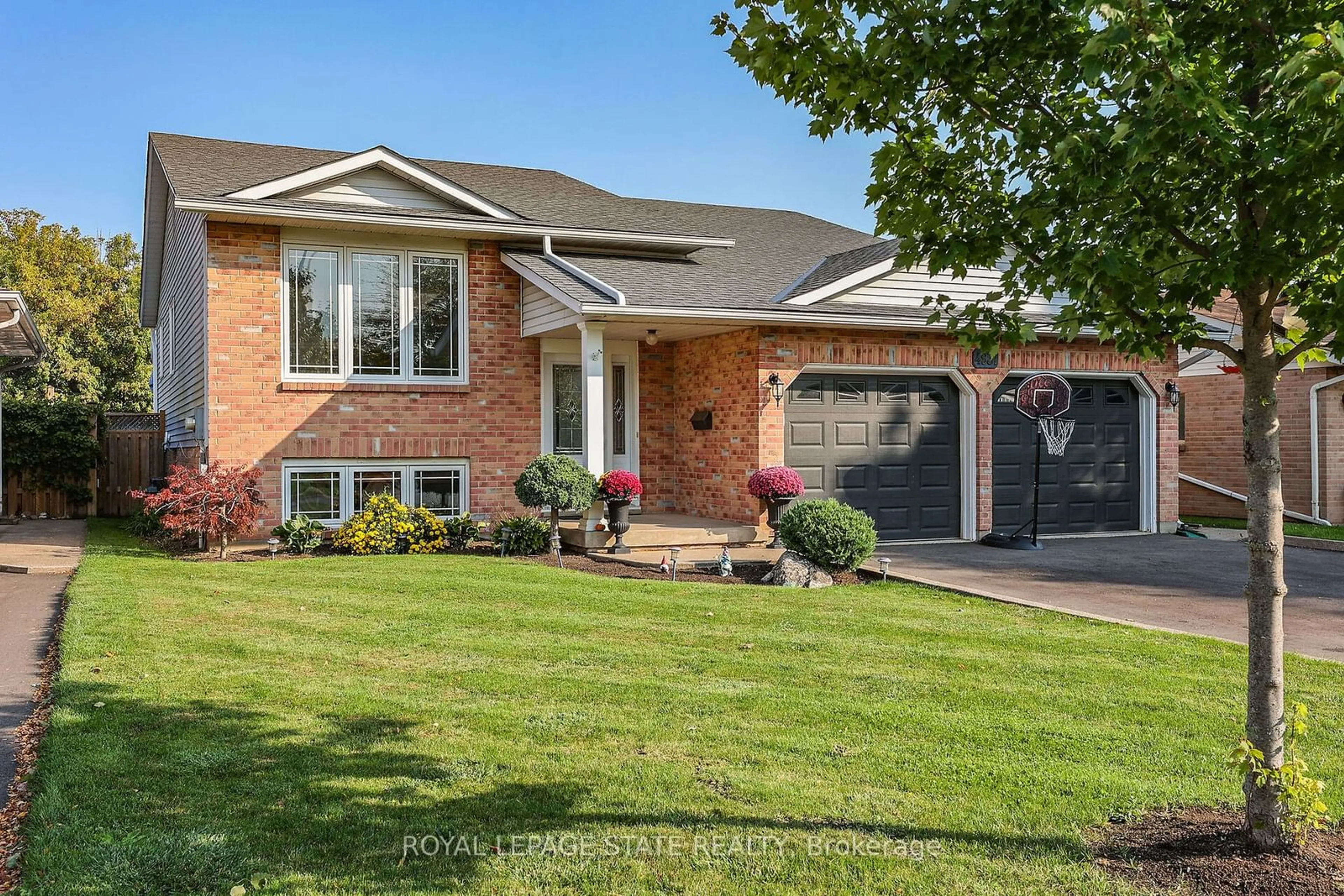 Home with brick exterior material for 4931 Homestead Dr, Lincoln Ontario L0R 1B5