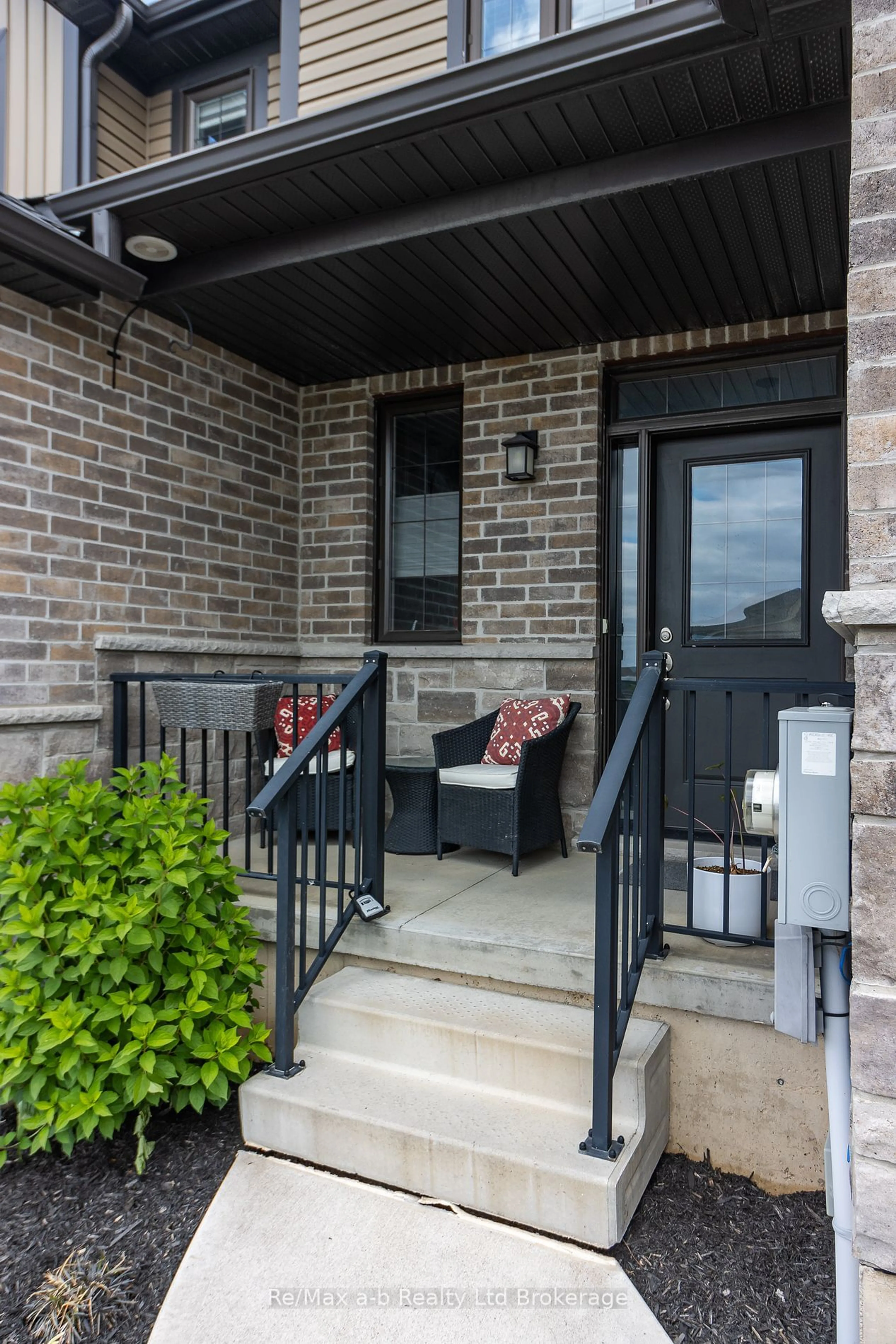 Home with brick exterior material for 186 Wedgewood Dr, Woodstock Ontario N4T 0K1