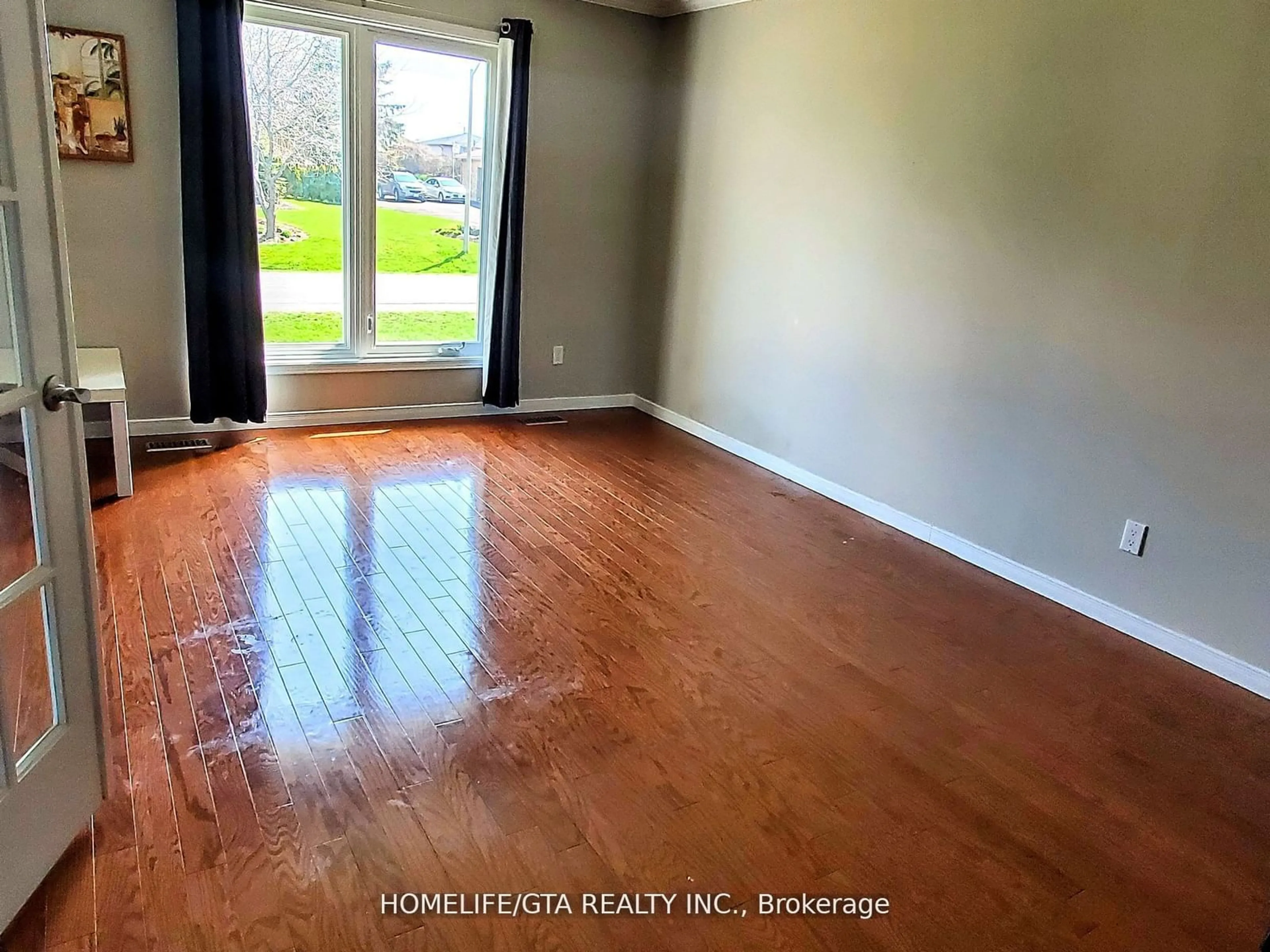 A pic of a room, wood floors for 8 Kaiser Crt, Belleville Ontario K8P 5G3