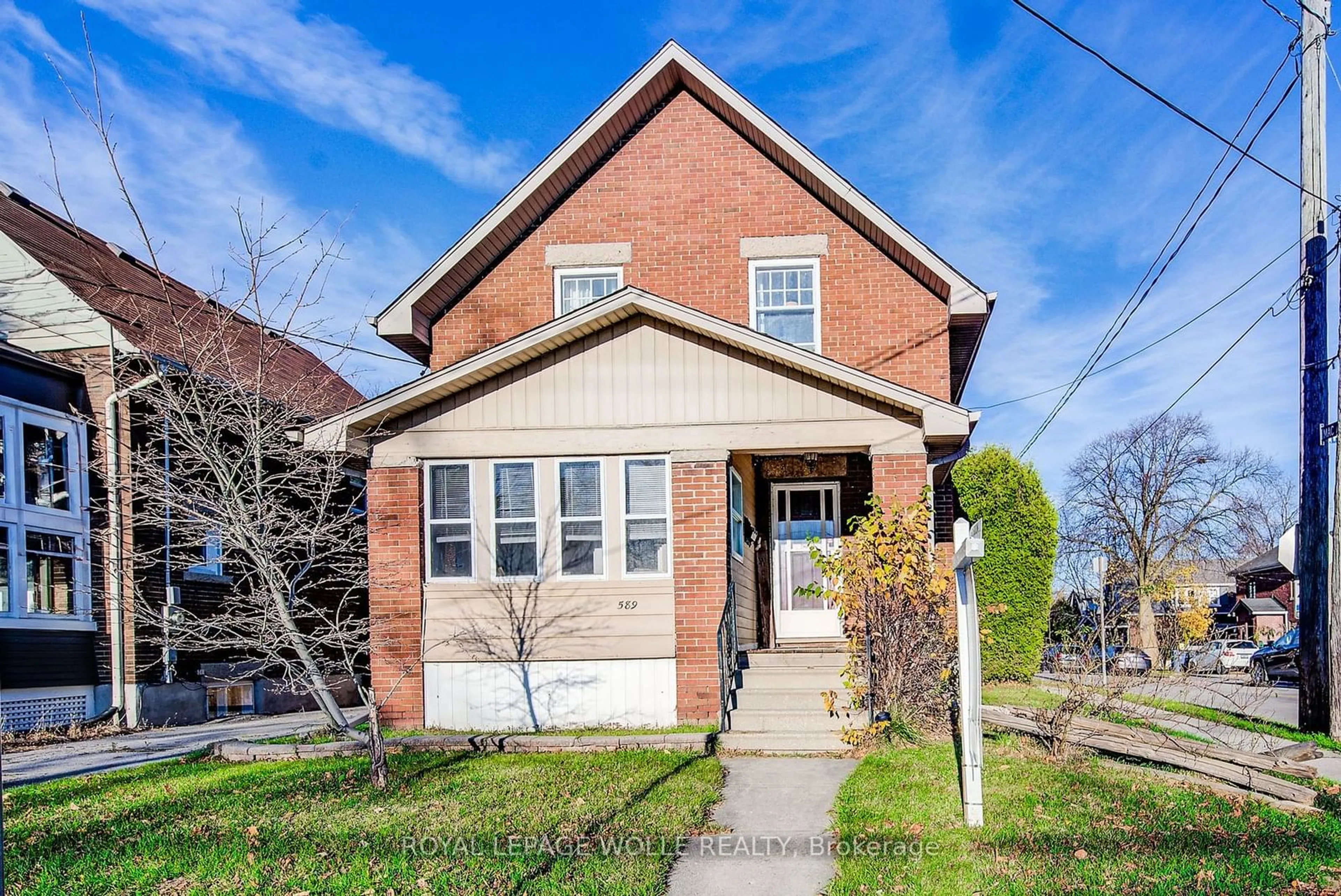 Home with brick exterior material for 589 Woolwich St, Guelph Ontario N1H 3Y5