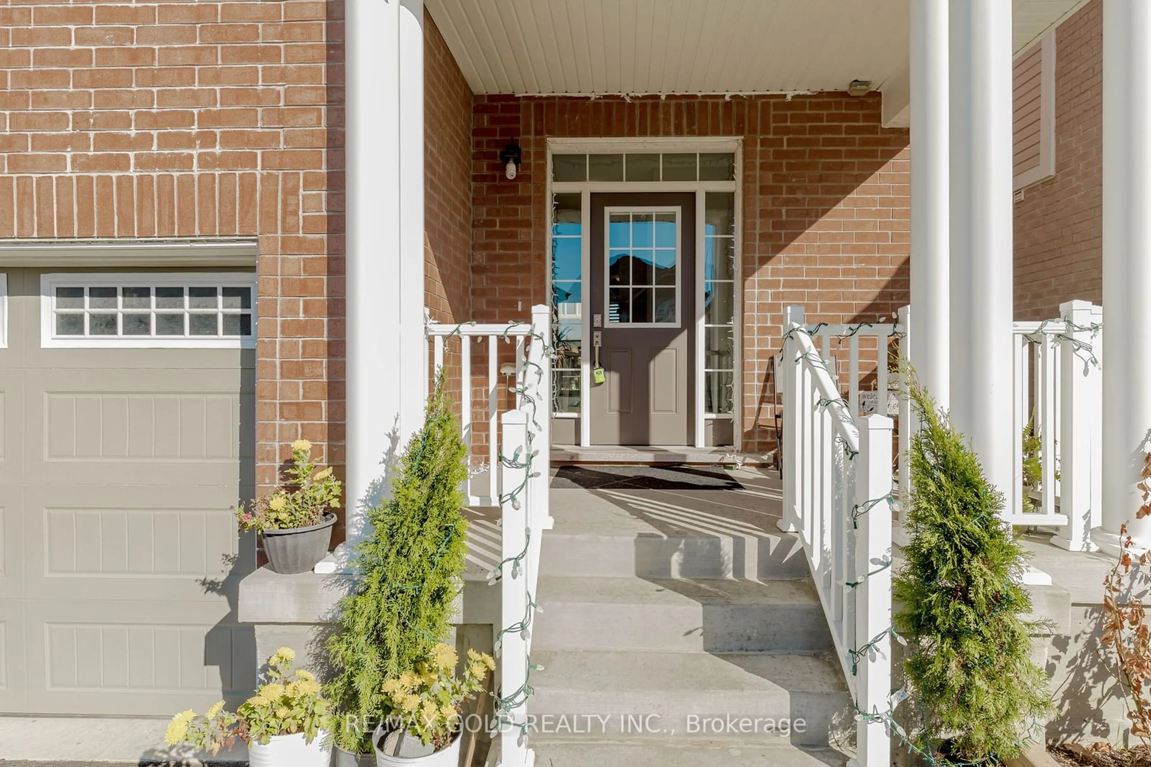 Indoor entryway, carpet floors for 64 Wannamaker Cres, Cambridge Ontario N3E 0C5