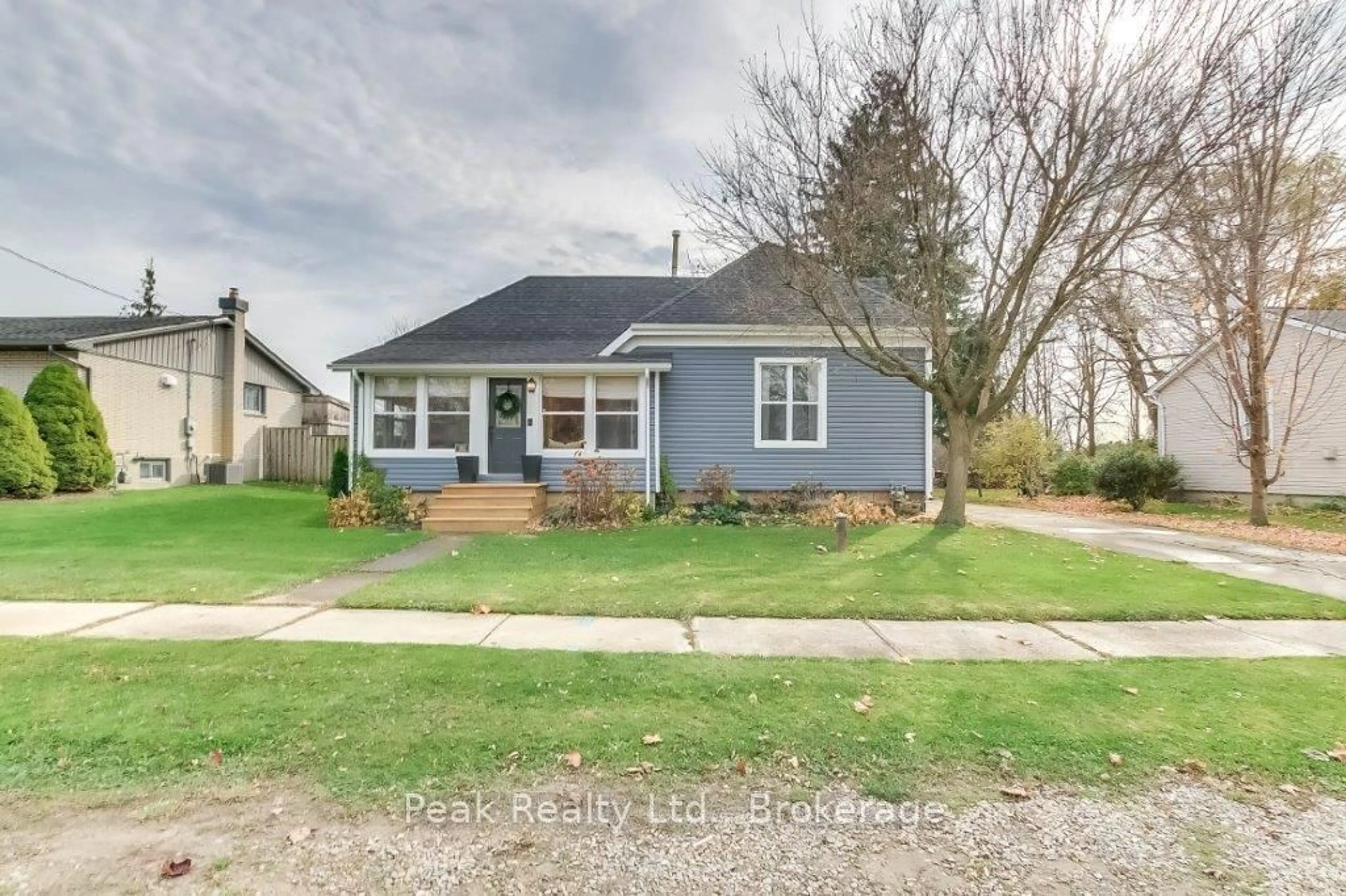 Frontside or backside of a home, cottage for 251 Upper Queen St, Thames Centre Ontario N0M 2P0