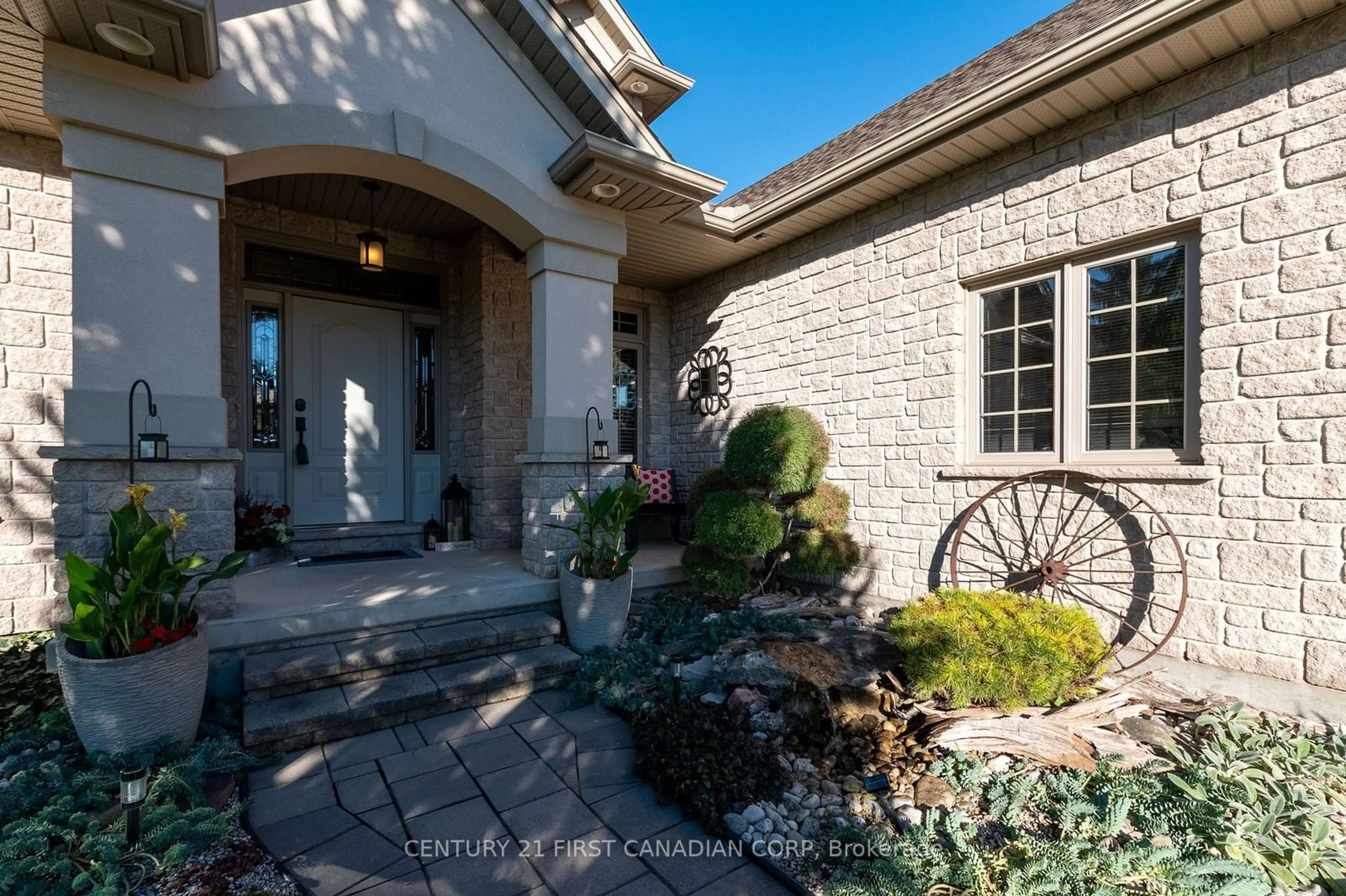 Indoor entryway, ceramic floors for 377 Darcy Dr, Strathroy-Caradoc Ontario N7G 0A1