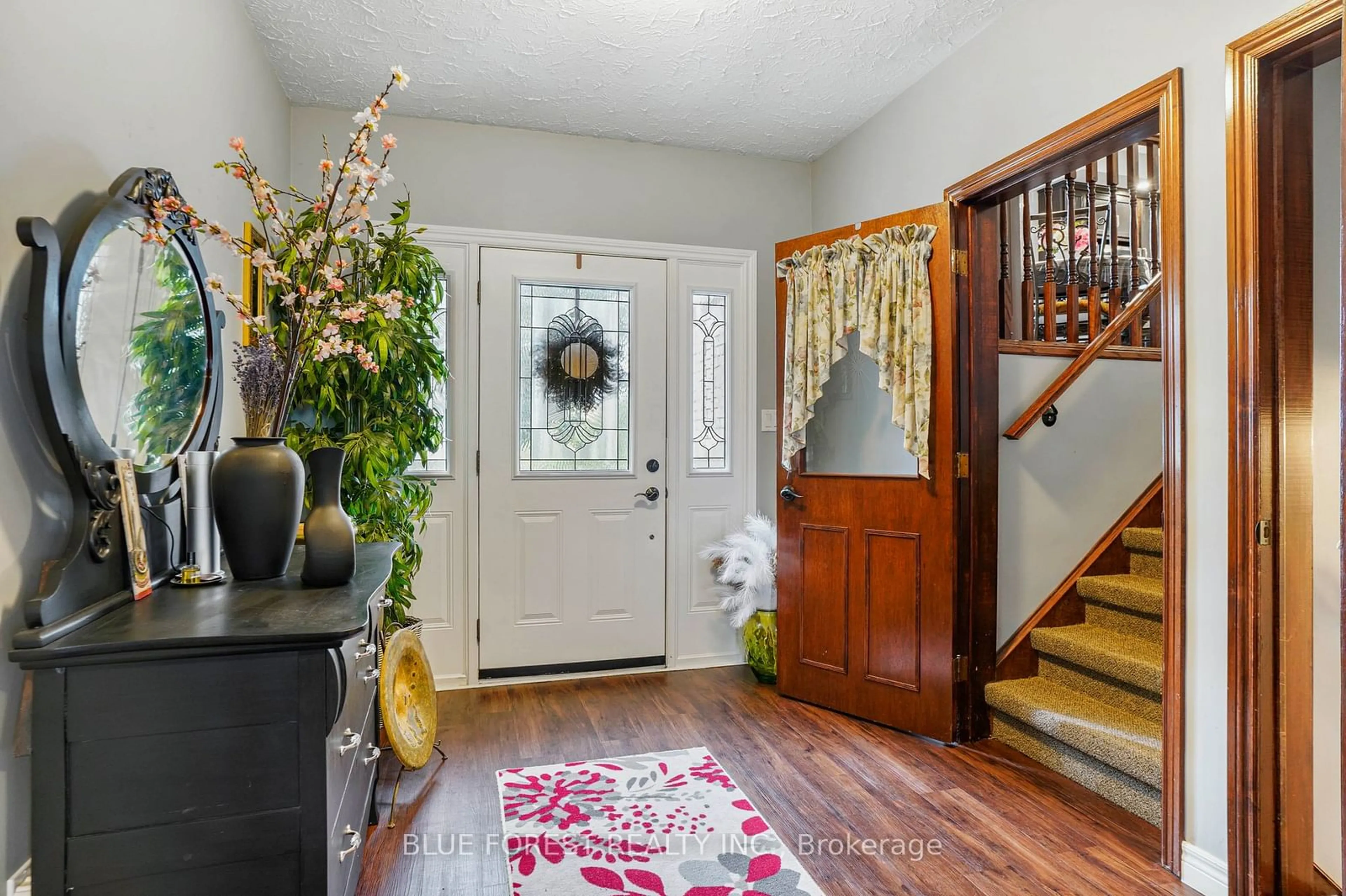 Indoor entryway, wood floors for 10996 Furnival Rd, West Elgin Ontario N0L 2C0