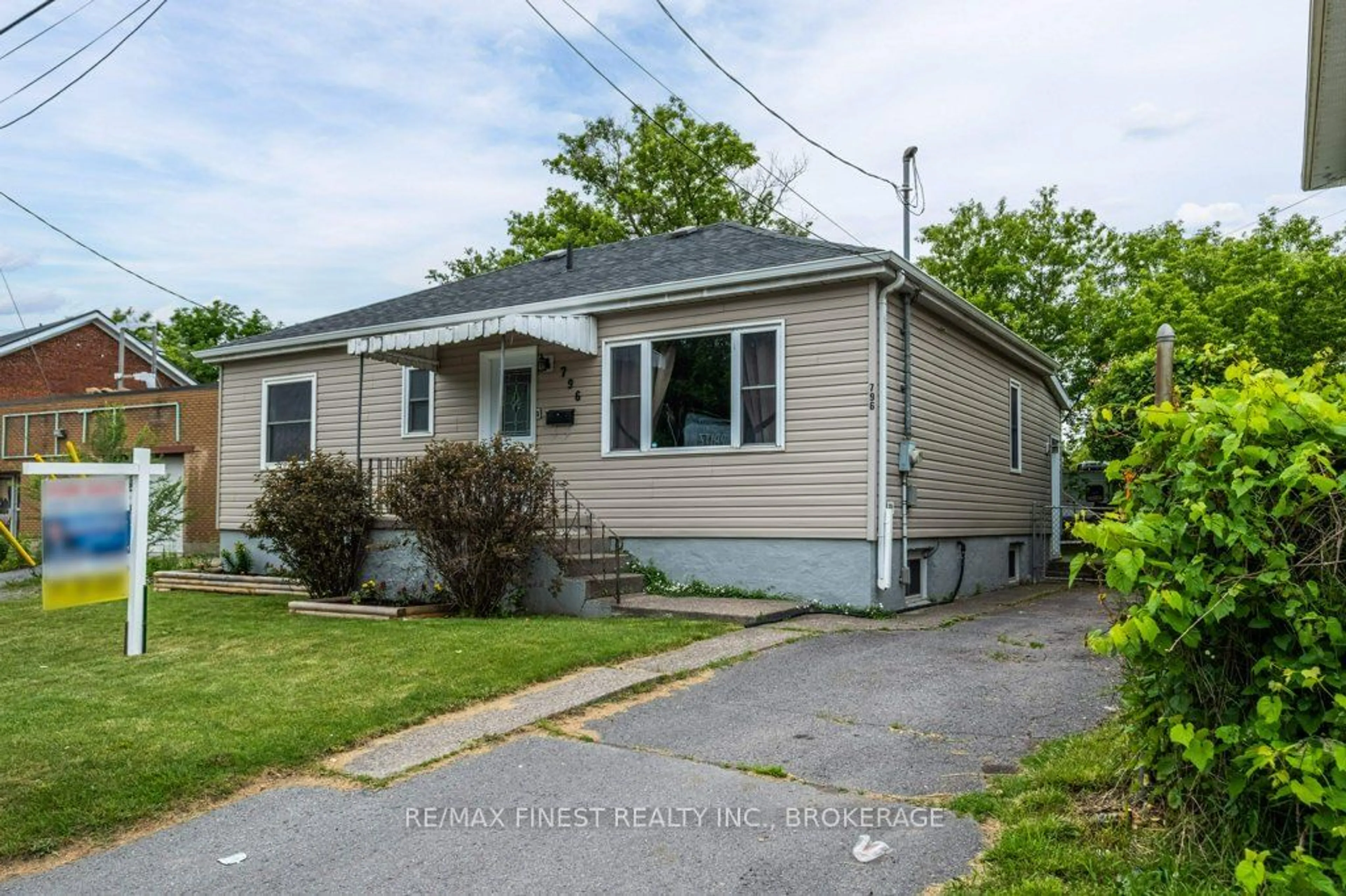 Frontside or backside of a home, cottage for 796 Montreal St, Kingston Ontario K7K 3J5