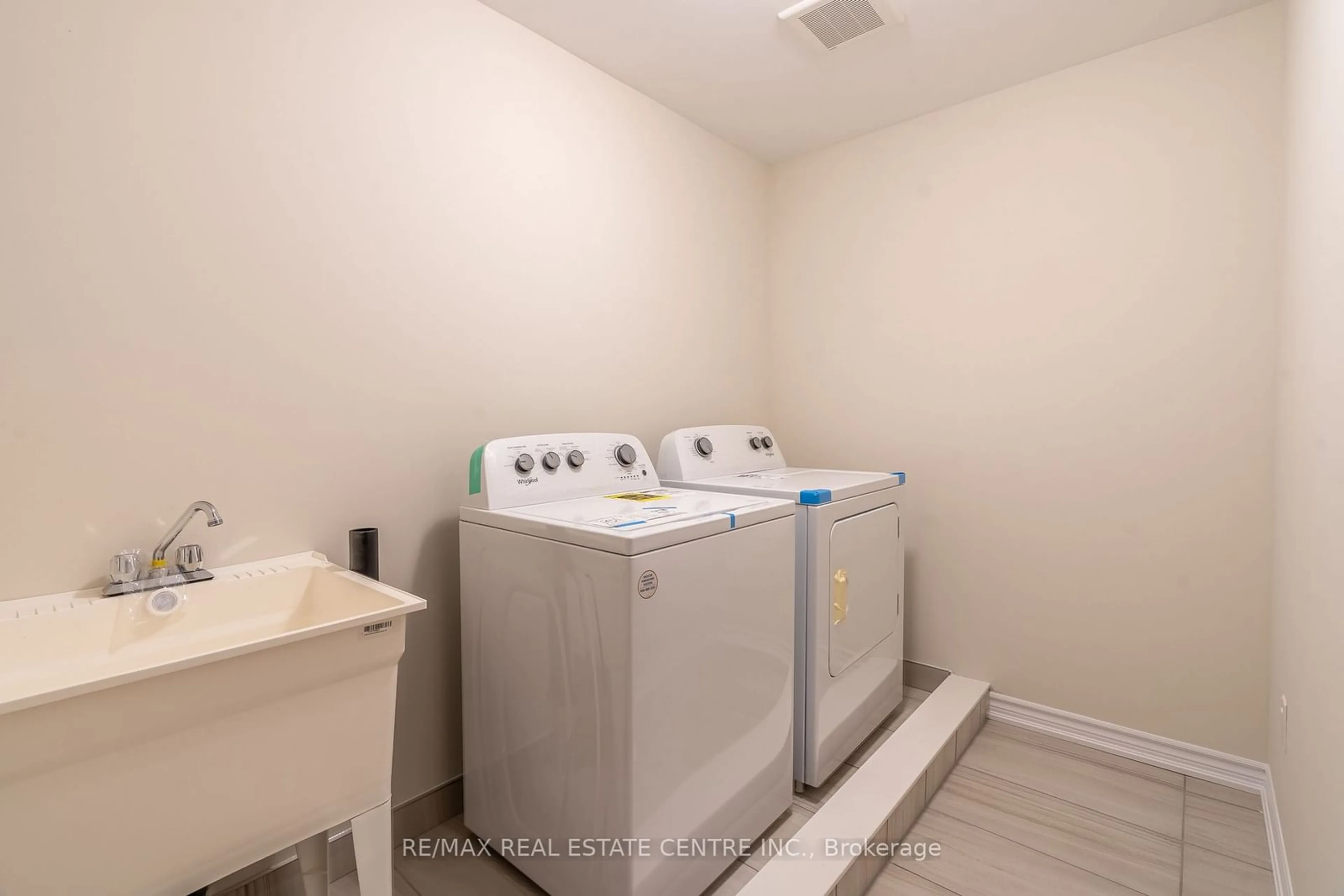 Laundry room for 21 Heming St, Brant Ontario N3L 0M6