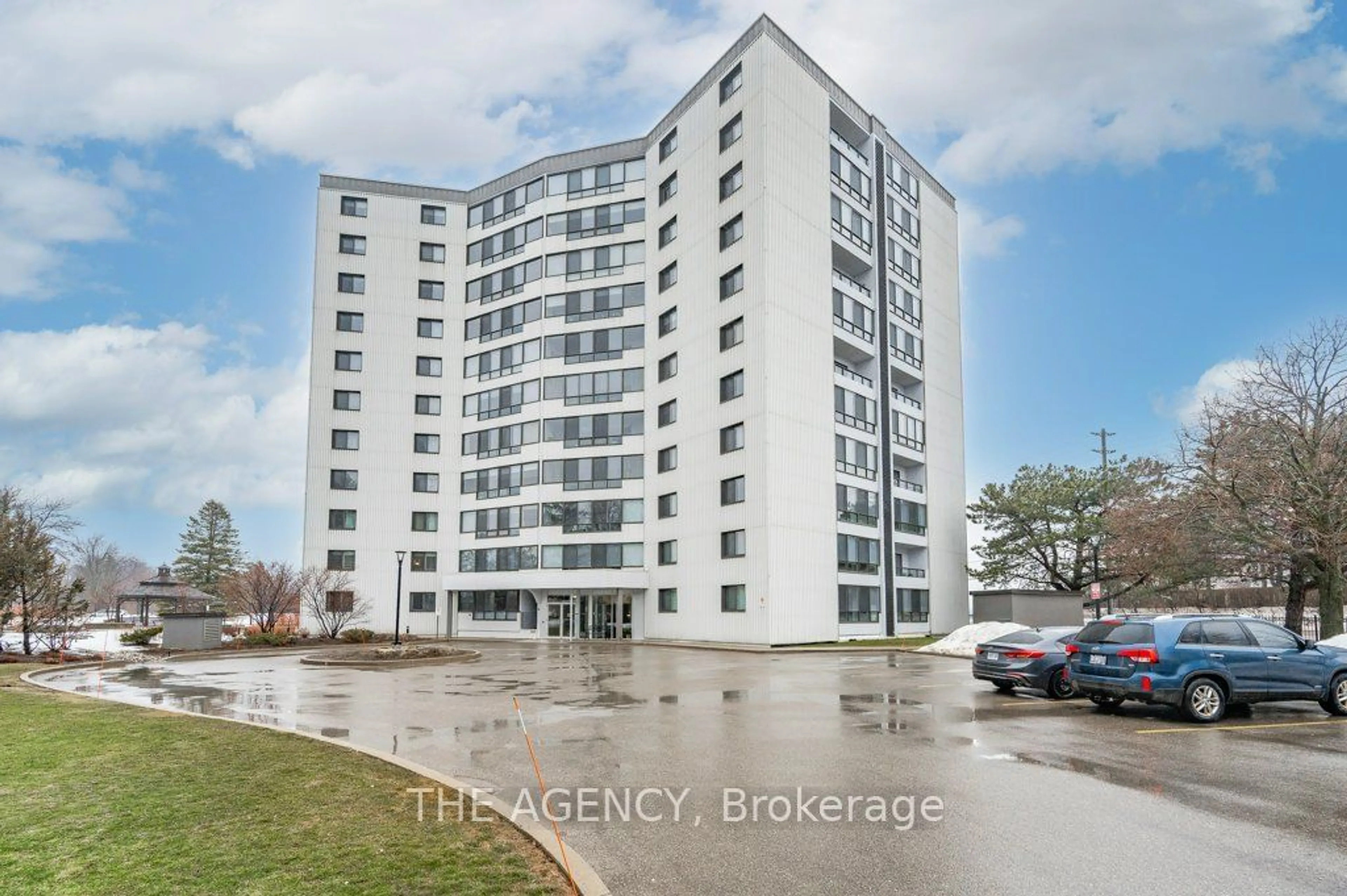 A pic from exterior of the house or condo, the front or back of building for 250 Glenridge Dr #1106, Waterloo Ontario N2J 4H8