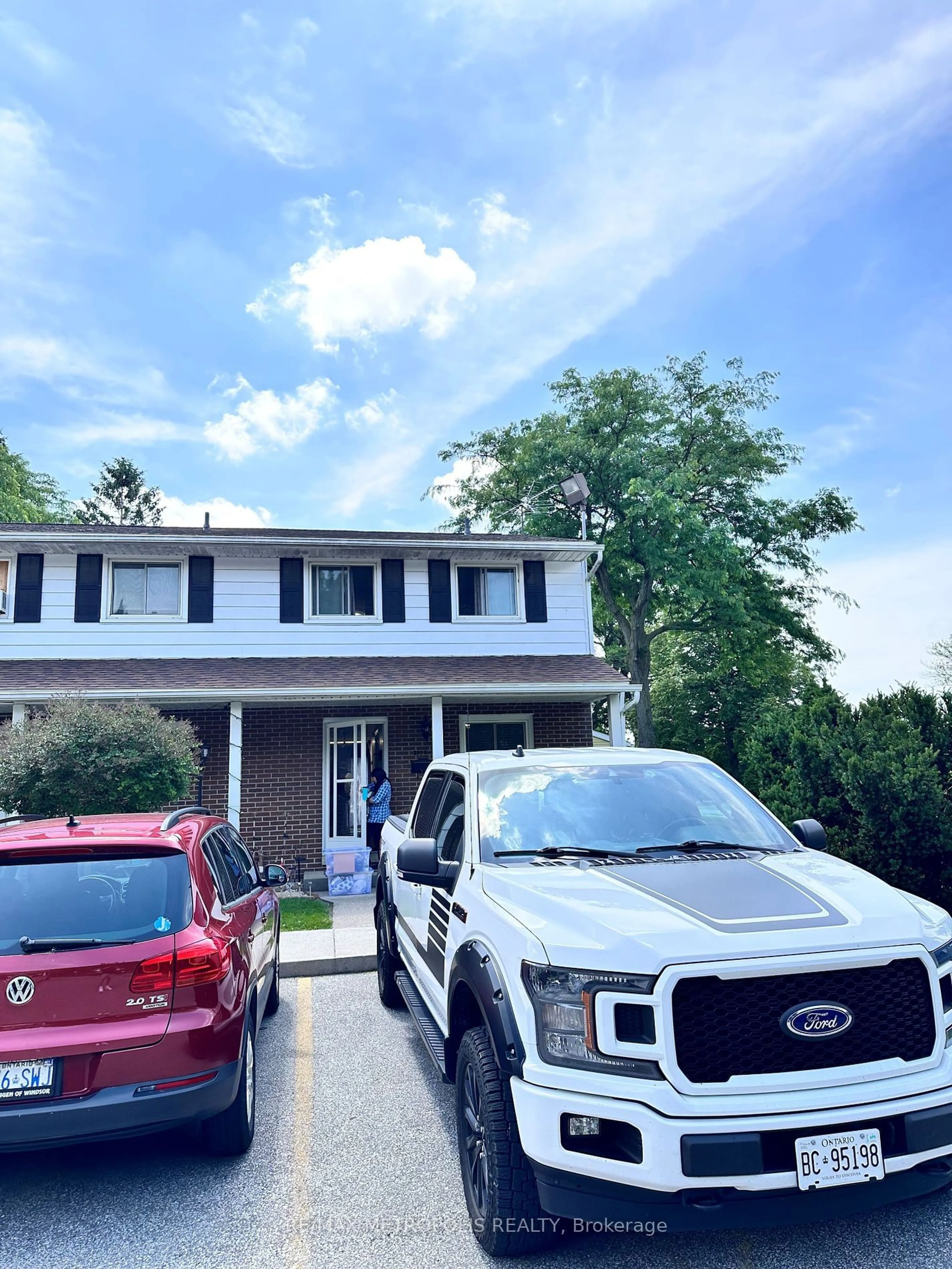 Frontside or backside of a home, the street view for 2994 Meadowbrook Lane #2, Windsor Ontario N8T 3G8