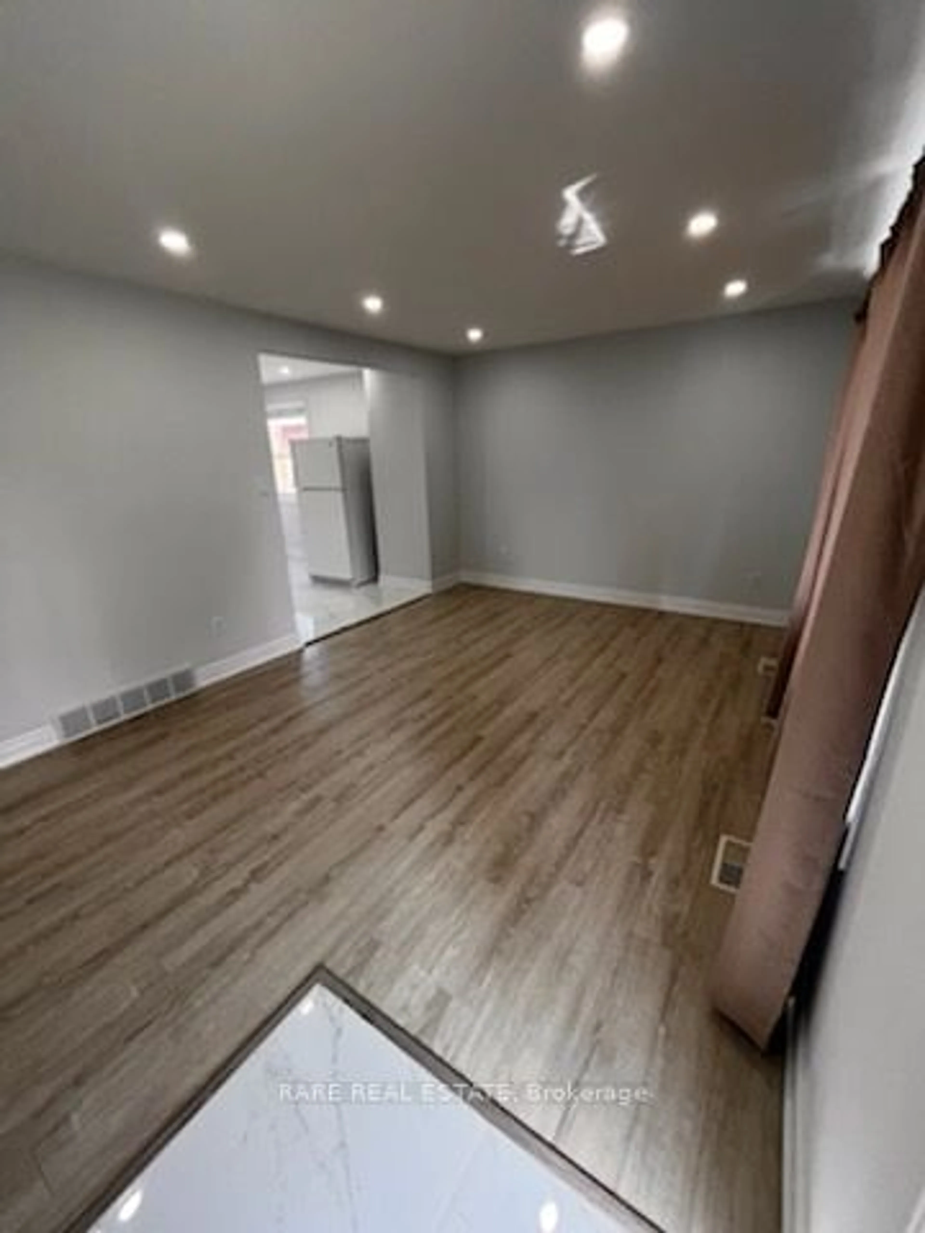 A pic of a room, wood floors for 1942 Duluth Cres, London Ontario N5V 1H7