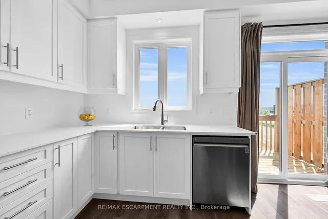 Additional property image - 61 Soho St Unit 42