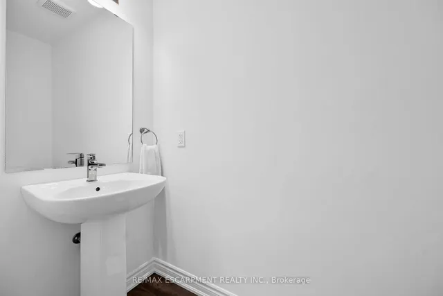 Additional property image - 61 Soho St Unit 42