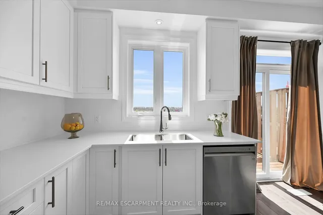 Additional property image - 61 Soho St Unit 42