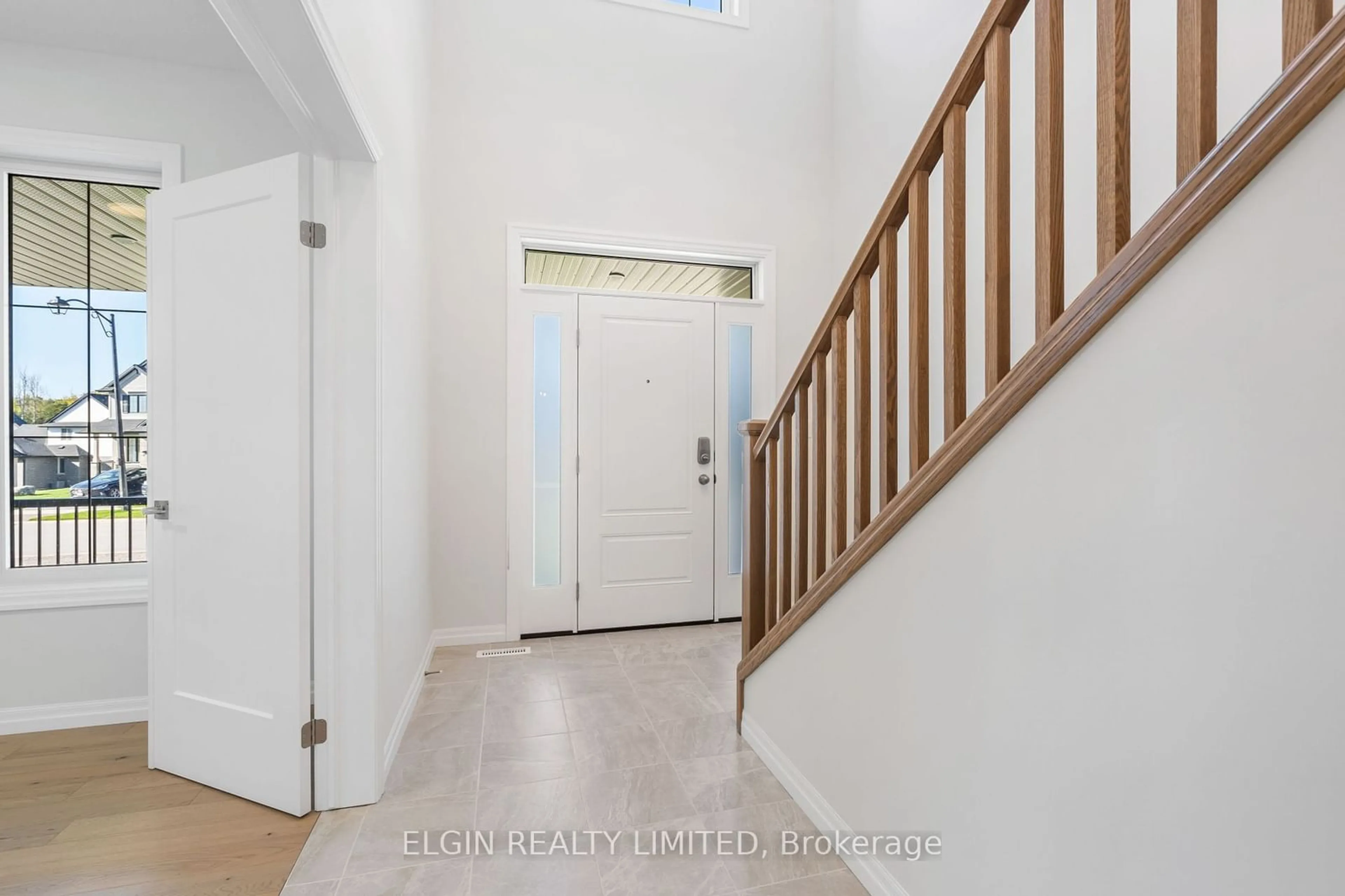 Indoor entryway, wood floors for 21 Berardi Cres, South-West Oxford Ontario N0J 1N0