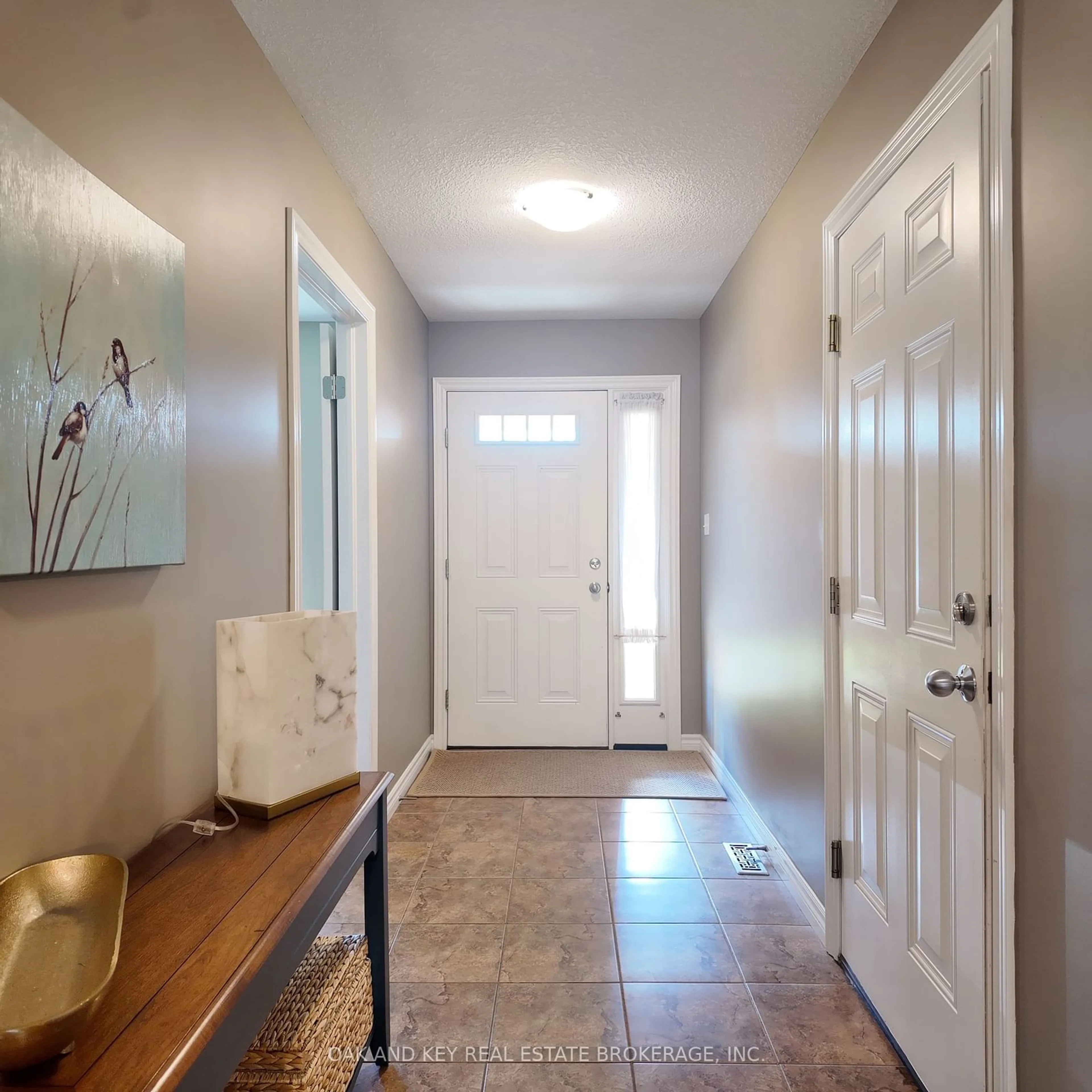 Indoor entryway, wood floors for 69 Greenway Blvd, St. Thomas Ontario N5P 4P8